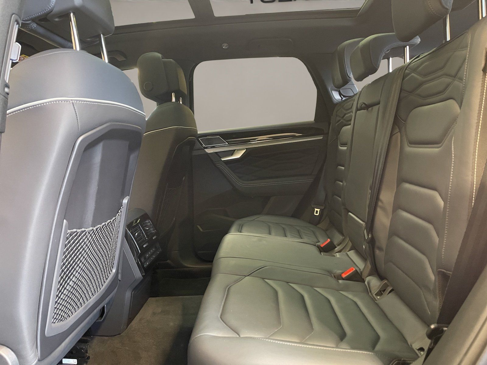 Volkswagen Touareg 3.0 V6 TDI 4Motion W R-Line NaviPro Pano foto 15