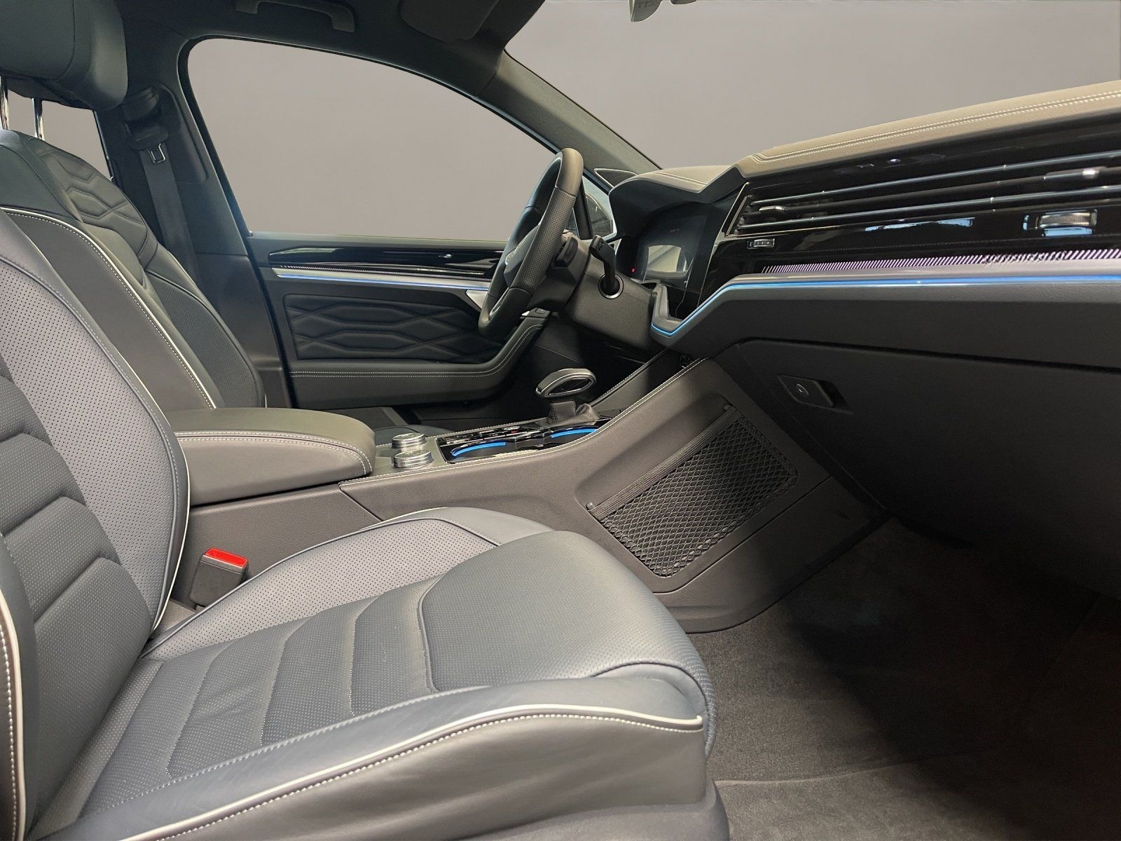 Volkswagen Touareg 3.0 V6 TDI 4Motion W R-Line NaviPro Pano foto 18