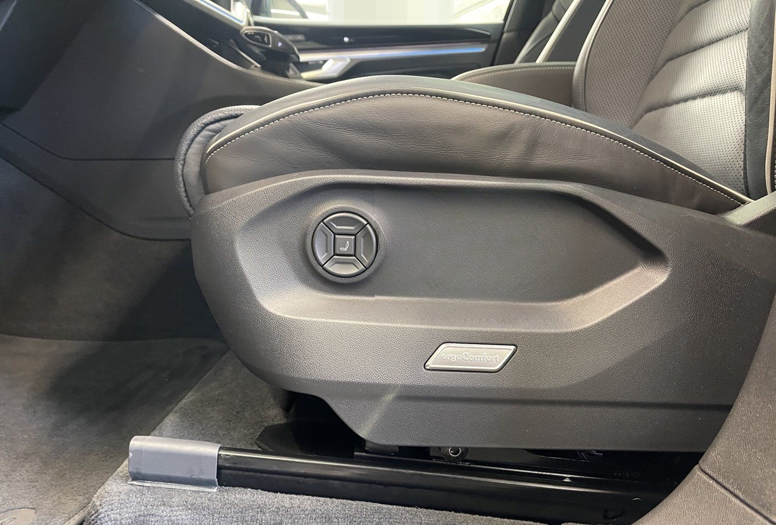 Volkswagen Touareg 3.0 V6 TDI 4Motion W R-Line NaviPro Pano foto 10