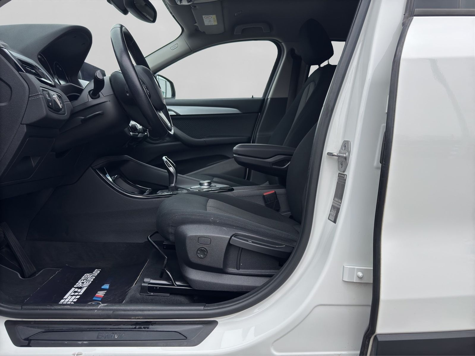 BMW X2 sDrive20i Advantage ParkingAssist LED Rückfah foto 18