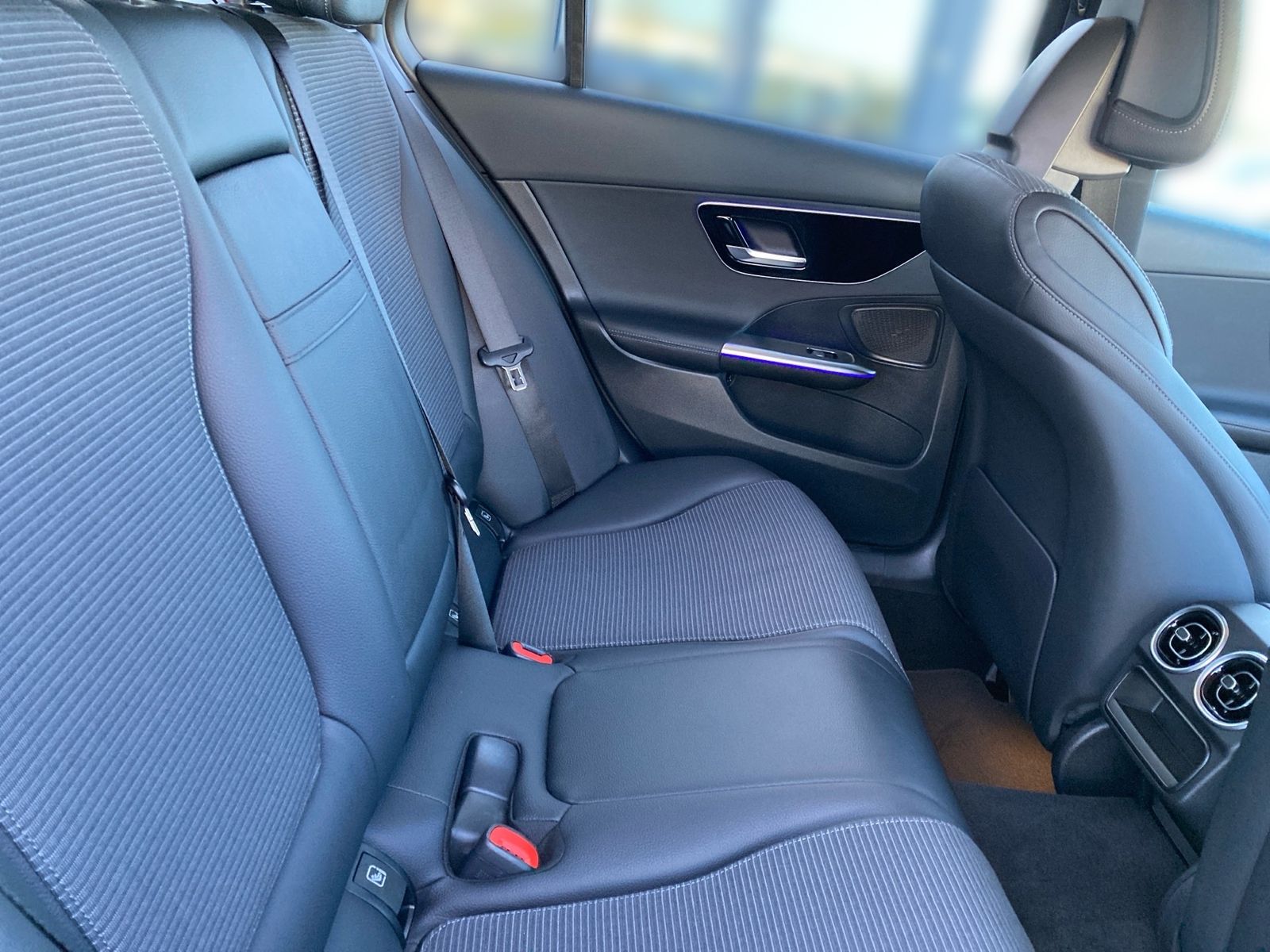 Mercedes-Benz C 300 e T AVANTGARDE Adv+Distr.+LED+Navi+AHK+Kam foto 12