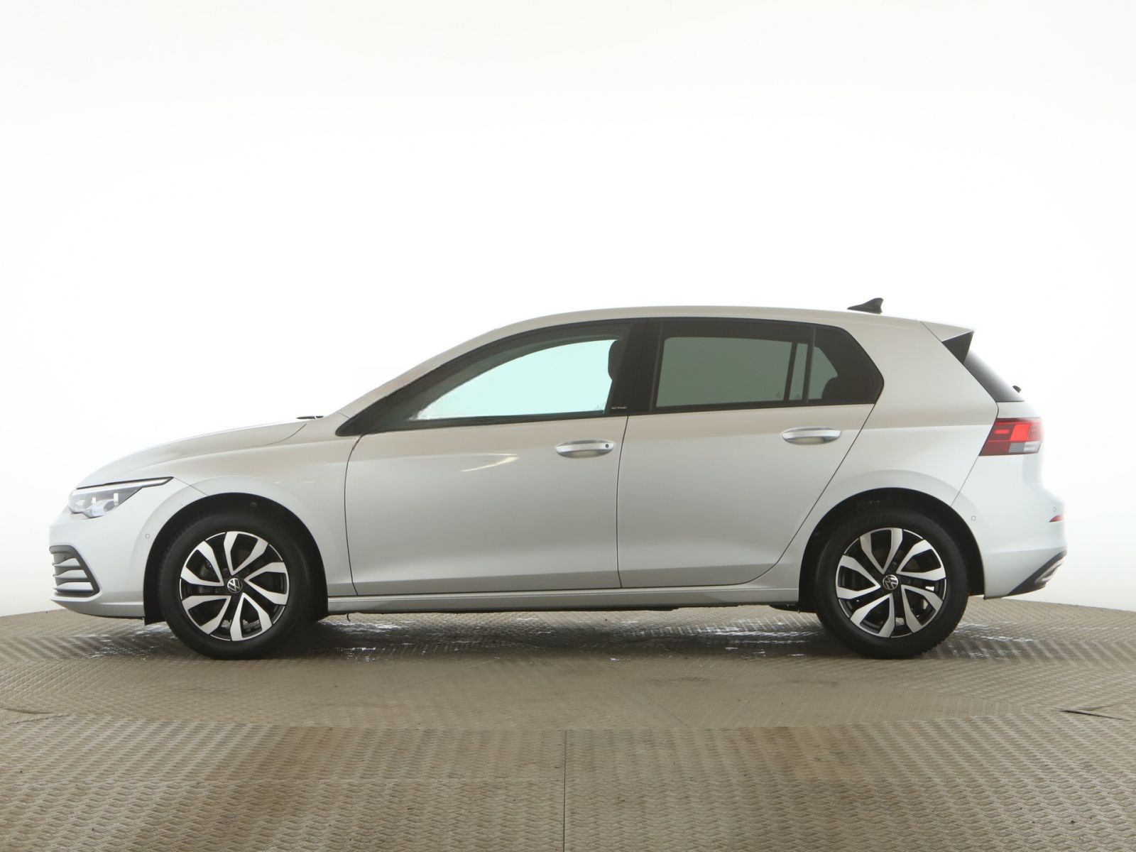 Volkswagen Golf VIII 1.5 TSI Active Standh+Navi.+RFK+SHZ+LE foto 5