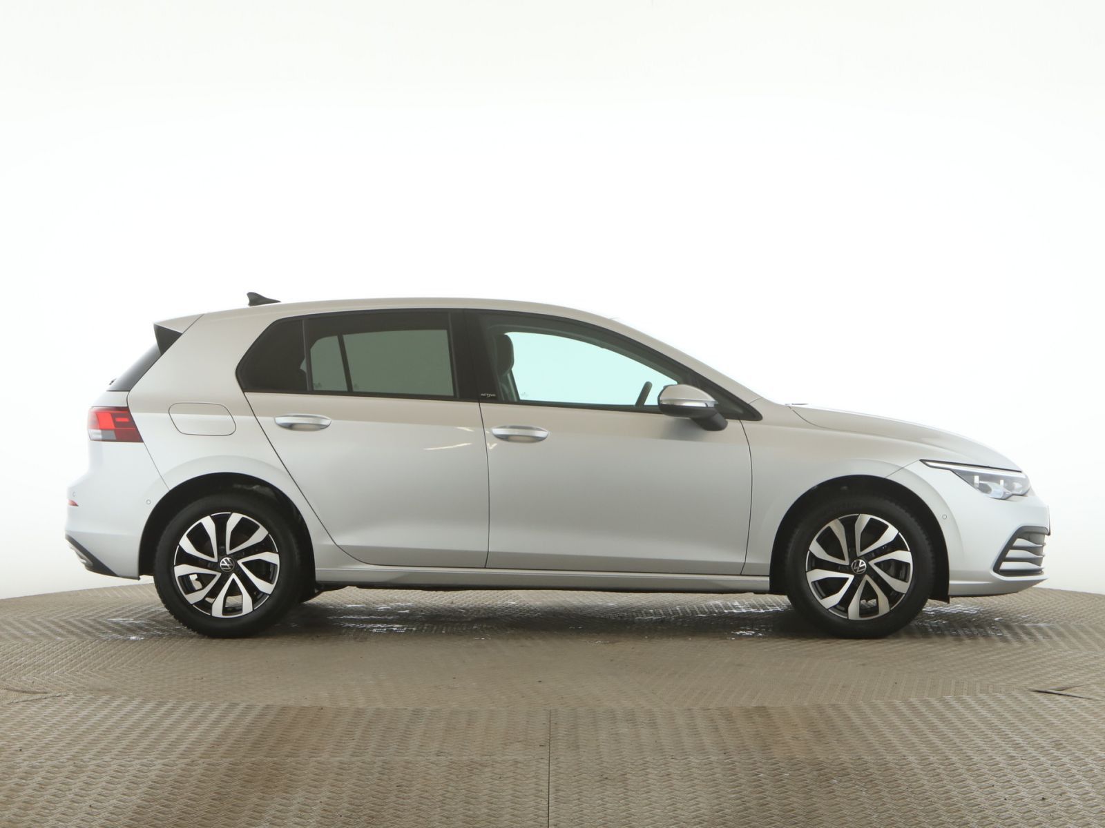Volkswagen Golf VIII 1.5 TSI Active Standh+Navi.+RFK+SHZ+LE foto 9