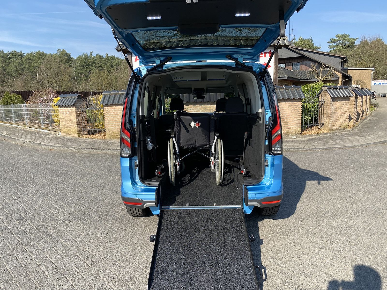 Volkswagen Caddy Tourneo Active, LED, neuer Rollstuhlumbau, foto 2