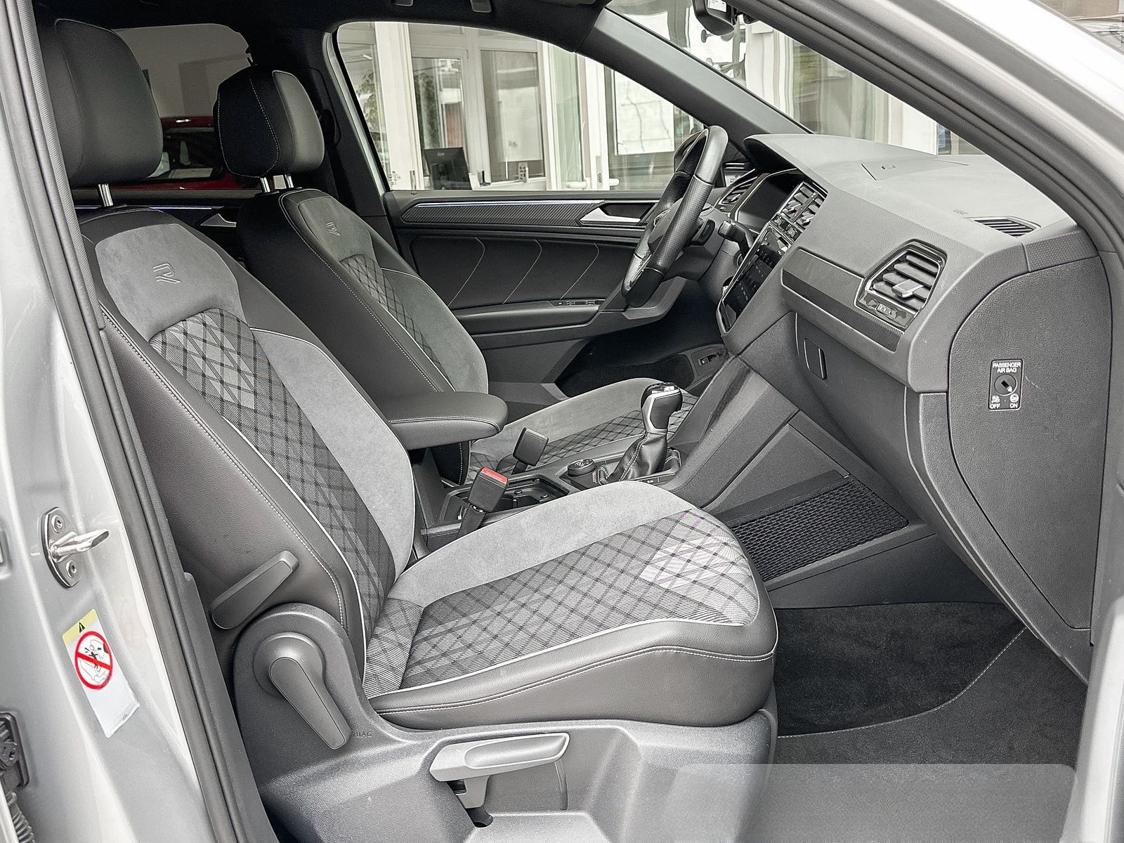 Volkswagen Tiguan R-Line 2.0 TDI 4Motion DSG Allrad Navi foto 5