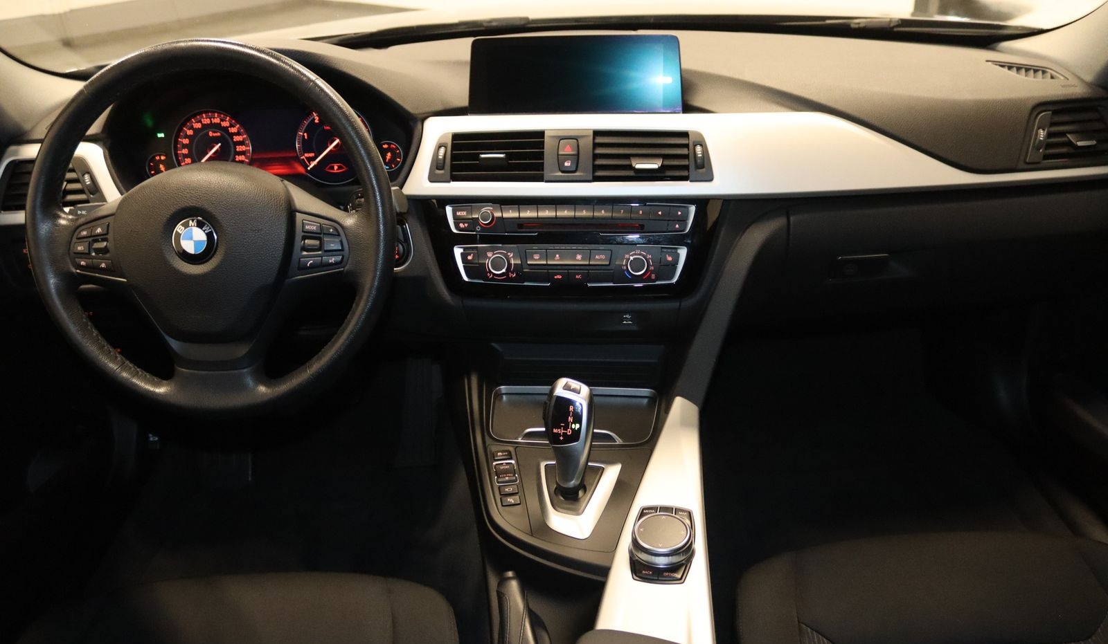 BMW 320d xDrive Advantage-Navi-Kamera-360°-AHK-LED- foto 14