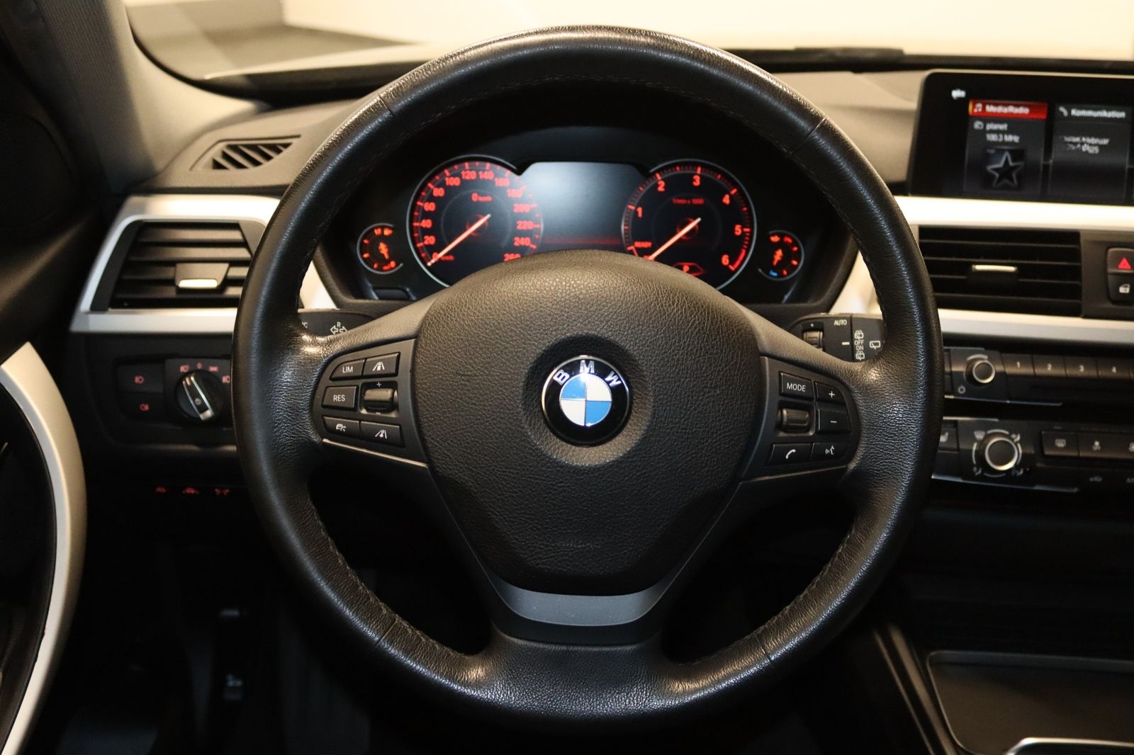 BMW 320d xDrive Advantage-Navi-Kamera-360°-AHK-LED- foto 15