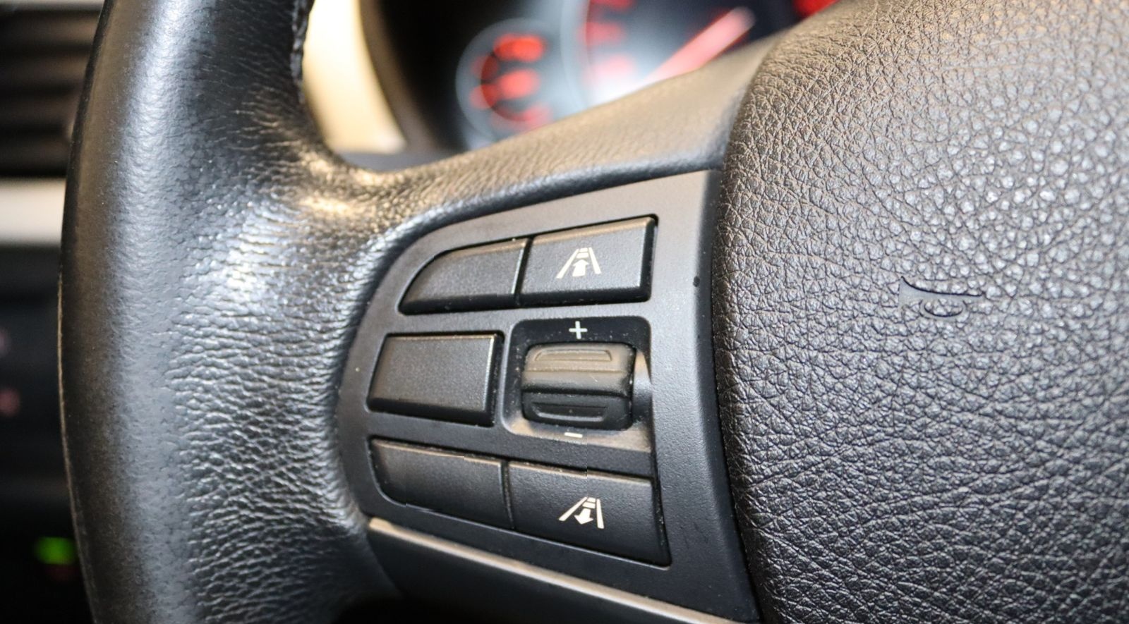 BMW 320d xDrive Advantage-Navi-Kamera-360°-AHK-LED- foto 16