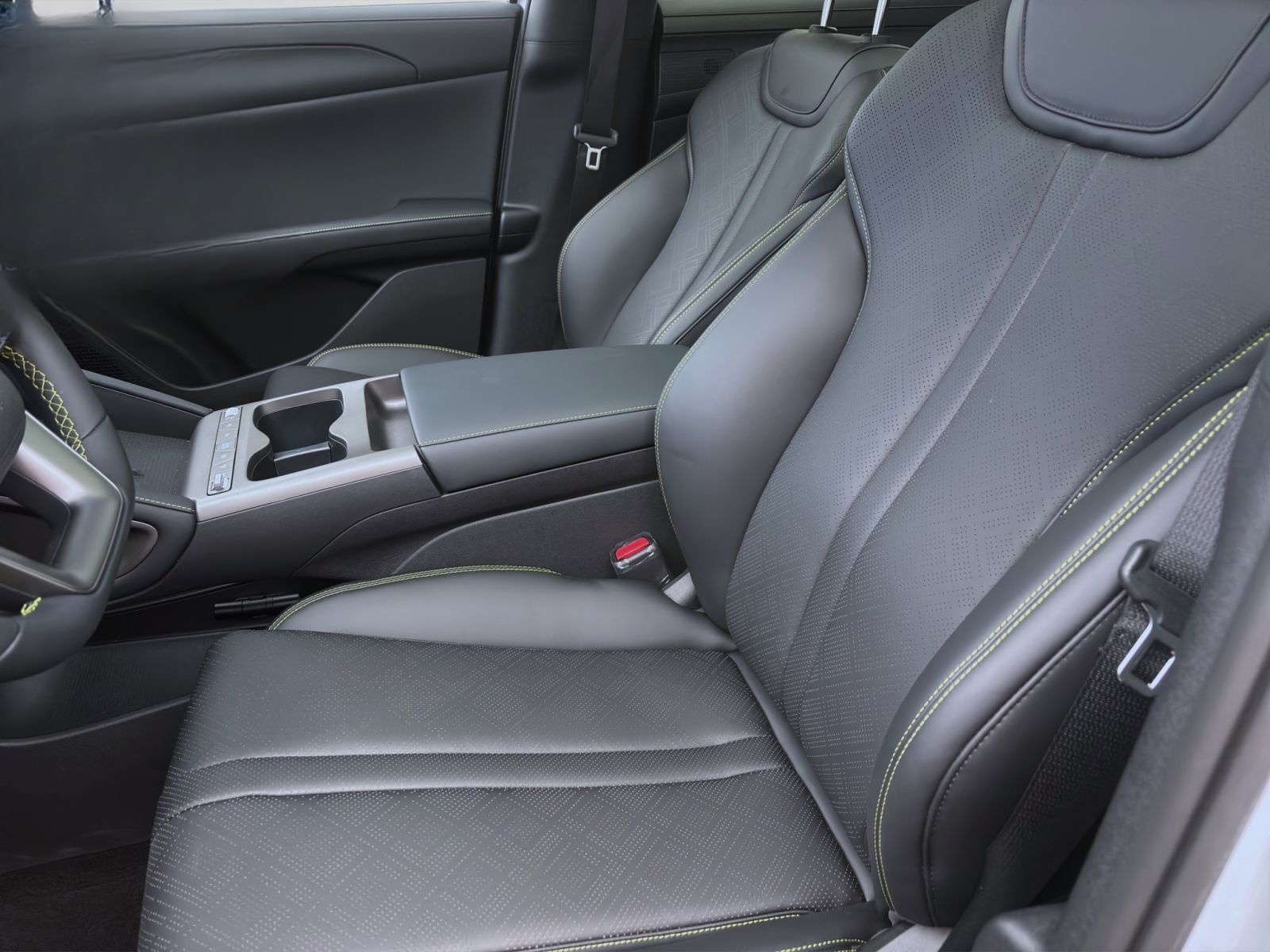 BYD ATTO 2 COMFORT PANO NAVI 360* PDC LED foto 9