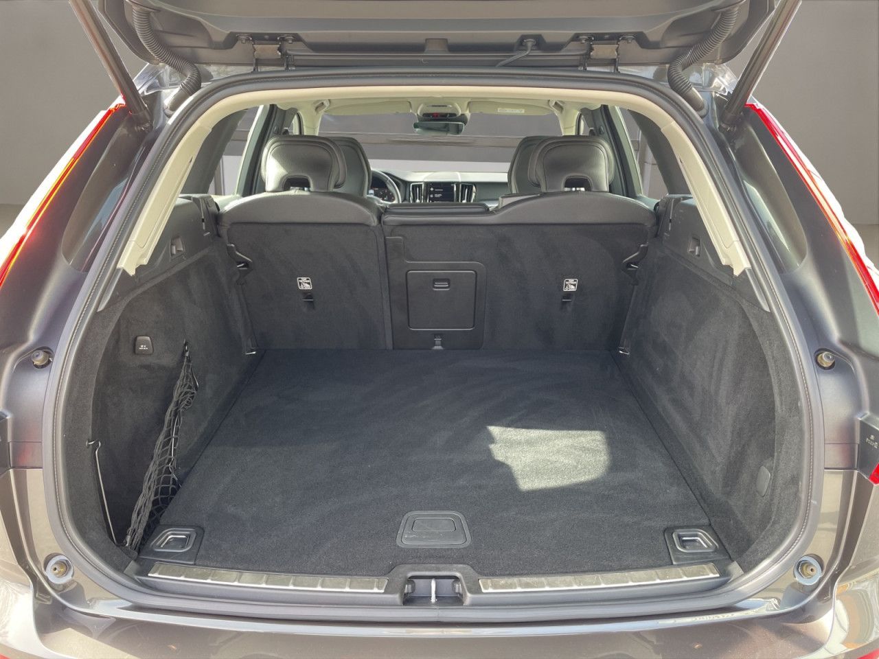 Volvo XC60 B4 AWD Momentum LED KAMERA 19LM H&K foto 14