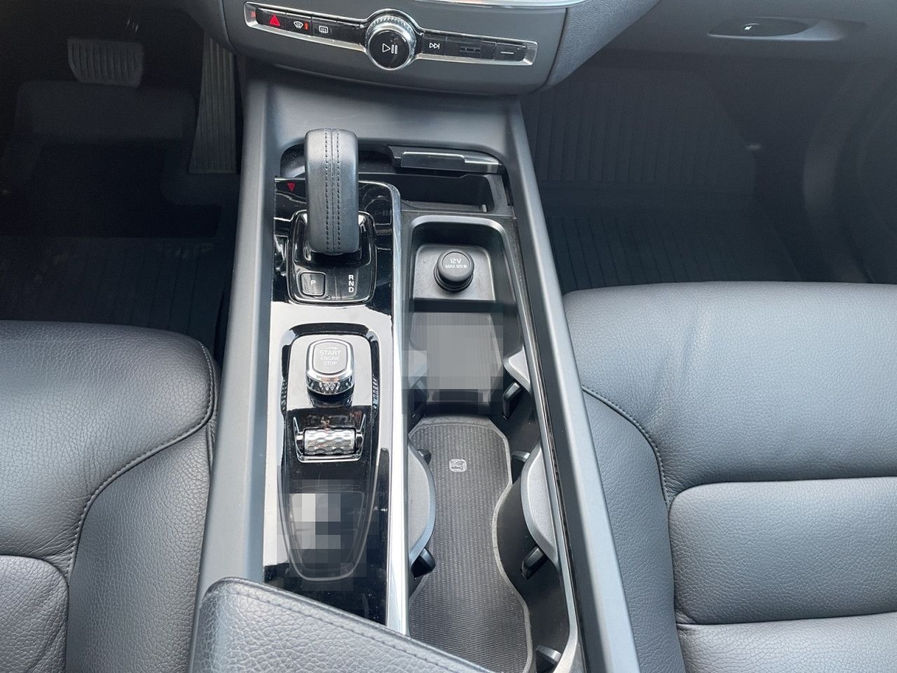 Volvo XC60 B4 AWD Momentum LED KAMERA 19LM H&K foto 19