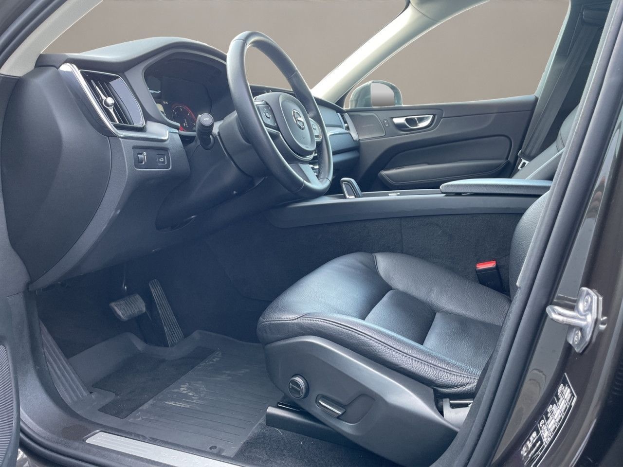 Volvo XC60 B4 AWD Momentum LED KAMERA 19LM H&K foto 7