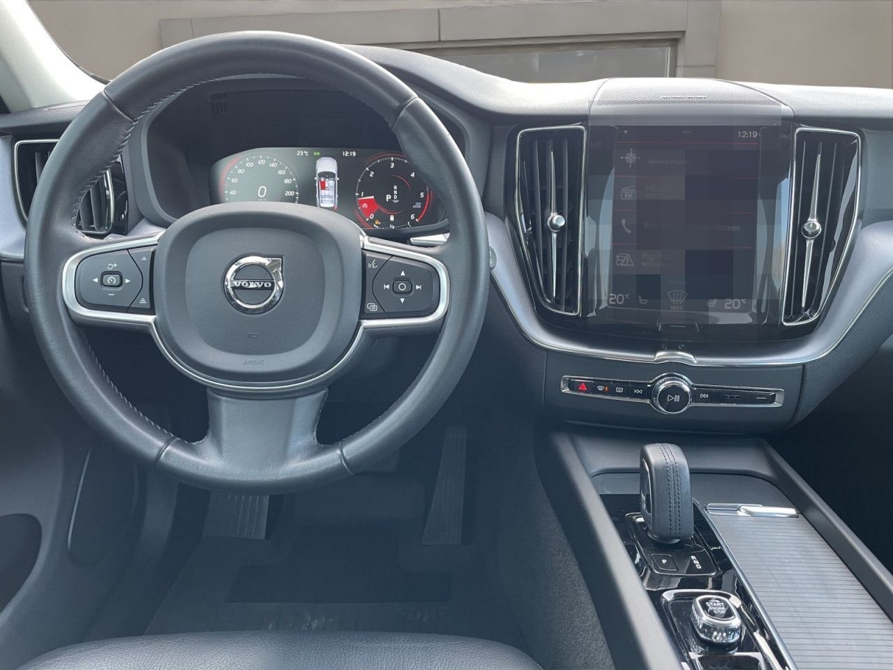 Volvo XC60 B4 AWD Momentum LED KAMERA 19LM H&K foto 8