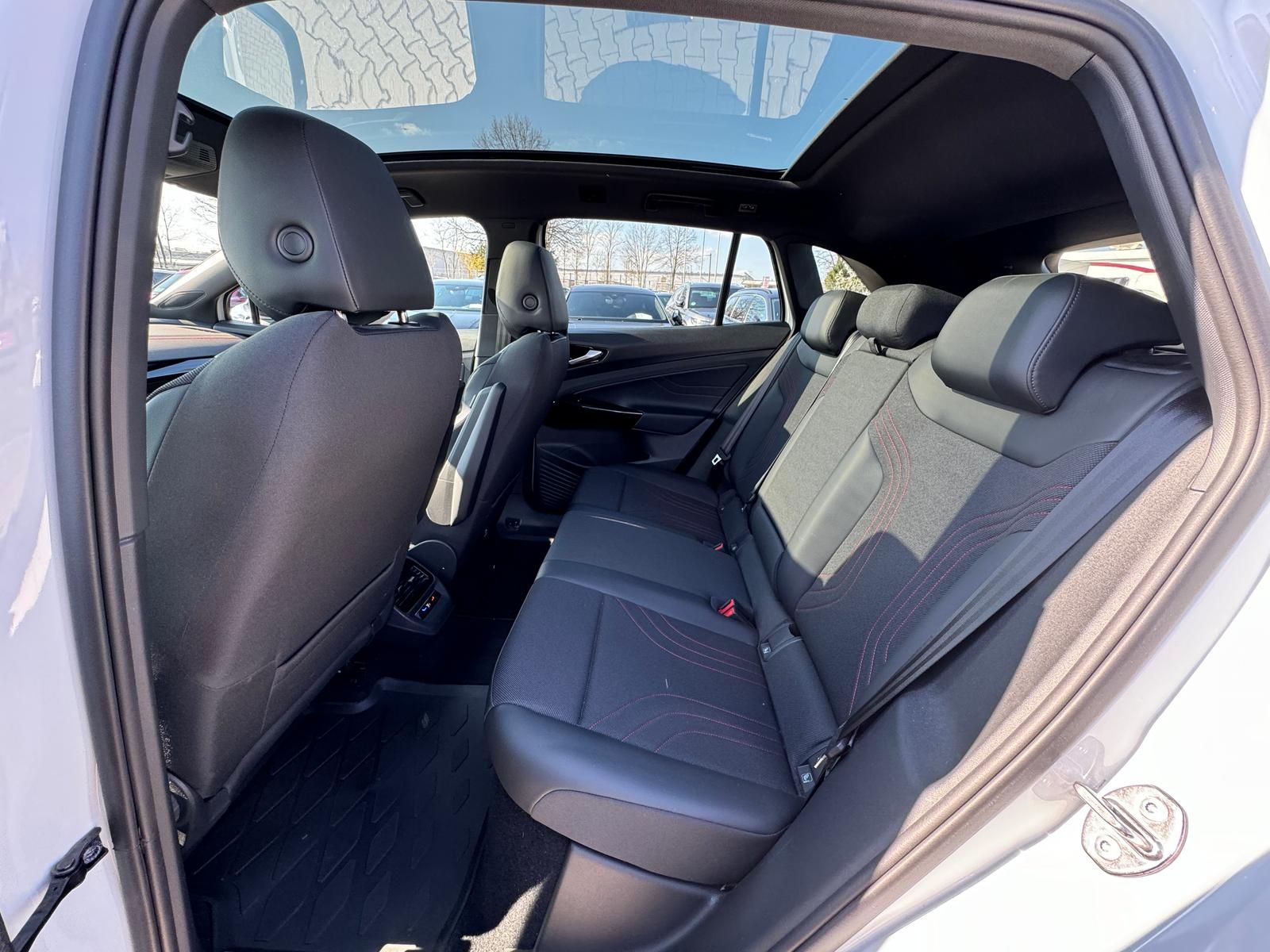 Volkswagen ID.4 GTX 220 kW 4Motion Pano AHK 360° WP HUD foto 10