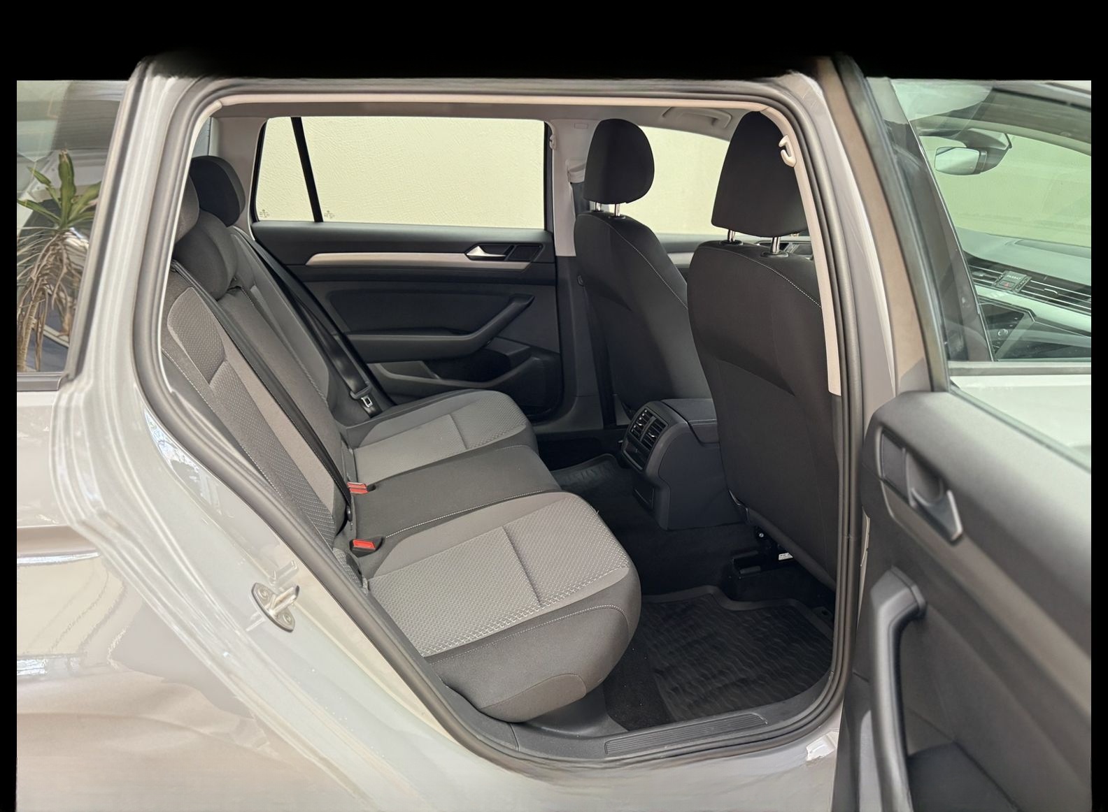 Volkswagen Passat Variant 2.0 TDI DSG Kamera/Navi/LED/ foto 18