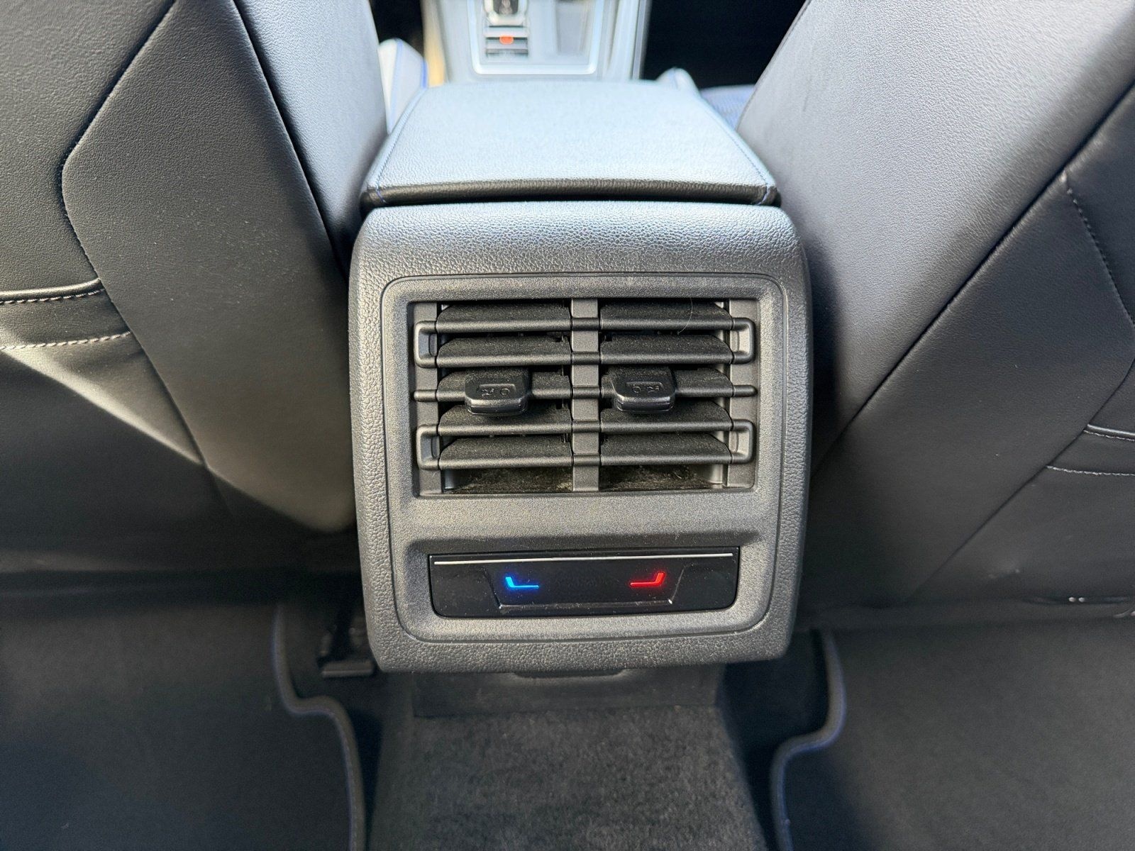 Volkswagen Golf R 2,0 l TSI OPF 4MOTION DSG HEAD-UP/ 270km/ foto 11