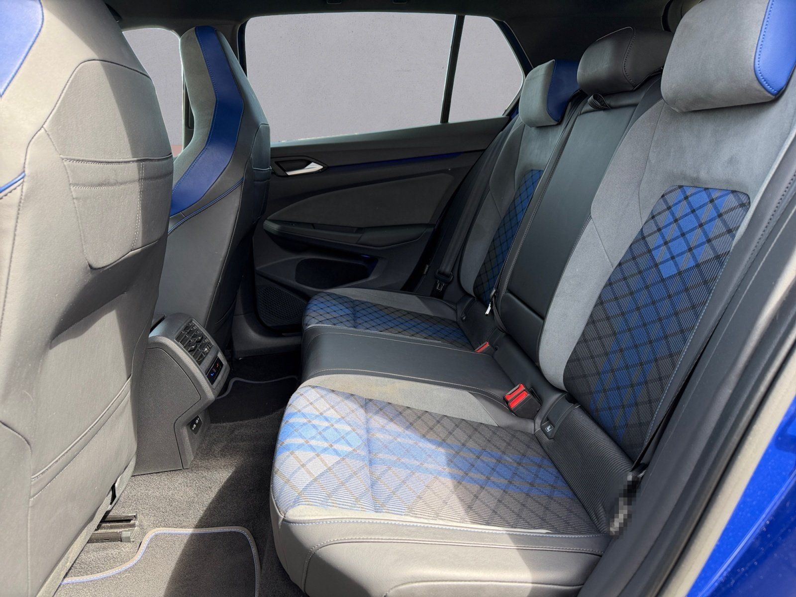 Volkswagen Golf R 2,0 l TSI OPF 4MOTION DSG HEAD-UP/ 270km/ foto 13