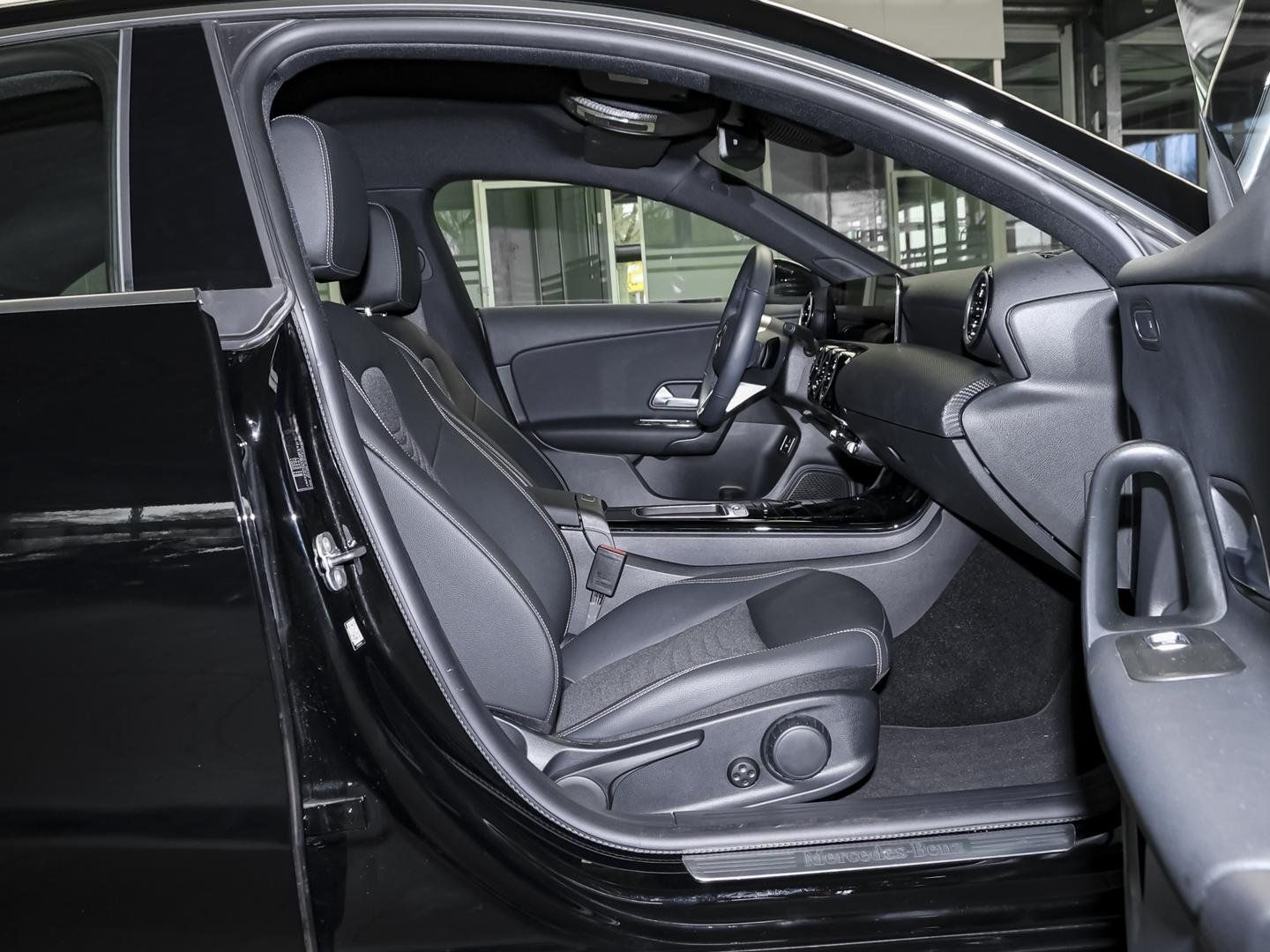 Mercedes-Benz CLA 200 Rückfahrkamera Sitzheizung MBUX-Navi LED foto 6