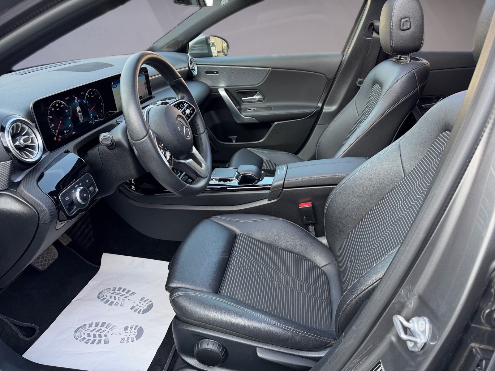 Mercedes-Benz A 250 Pano LED Aut. 8fach Keyless AMG-Line 18 foto 15