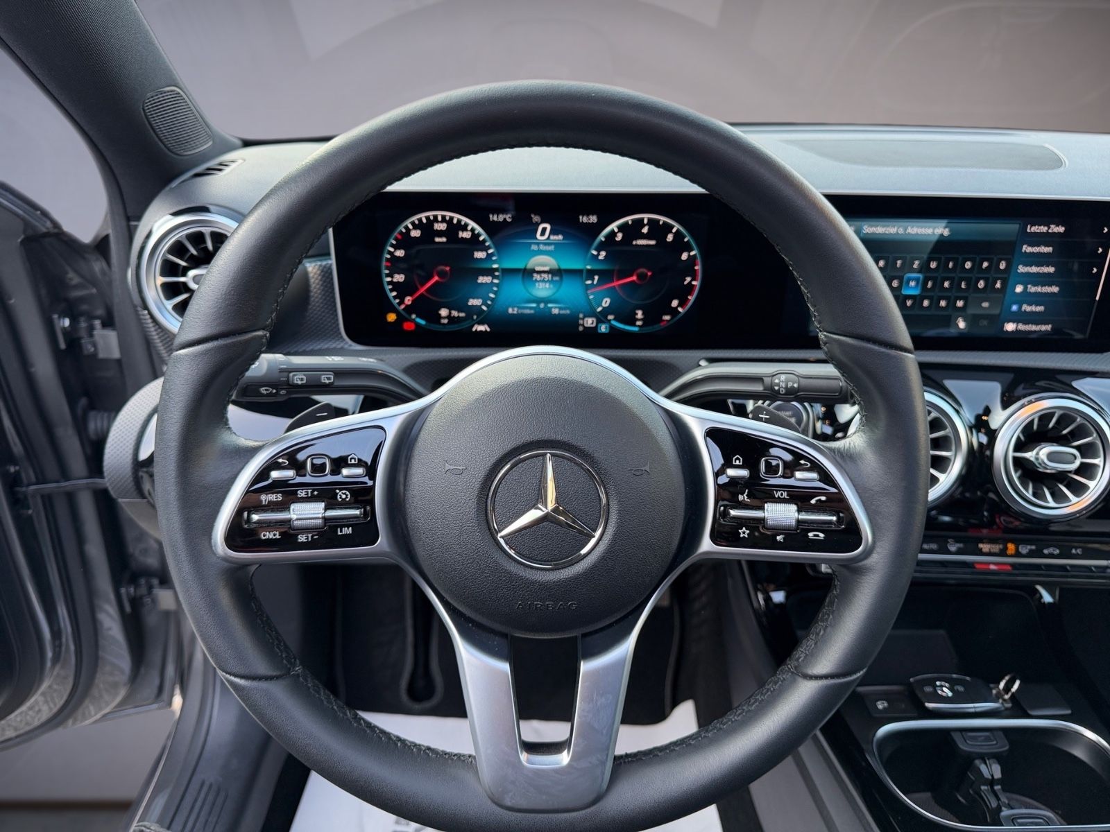 Mercedes-Benz A 250 Pano LED Aut. 8fach Keyless AMG-Line 18 foto 18