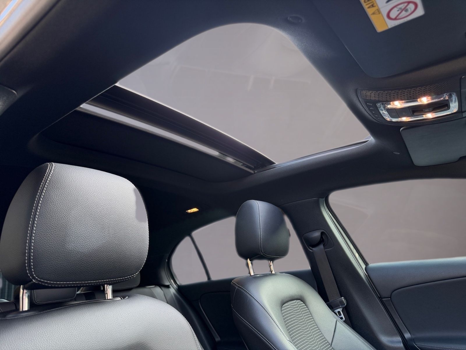 Mercedes-Benz A 250 Pano LED Aut. 8fach Keyless AMG-Line 18 foto 23