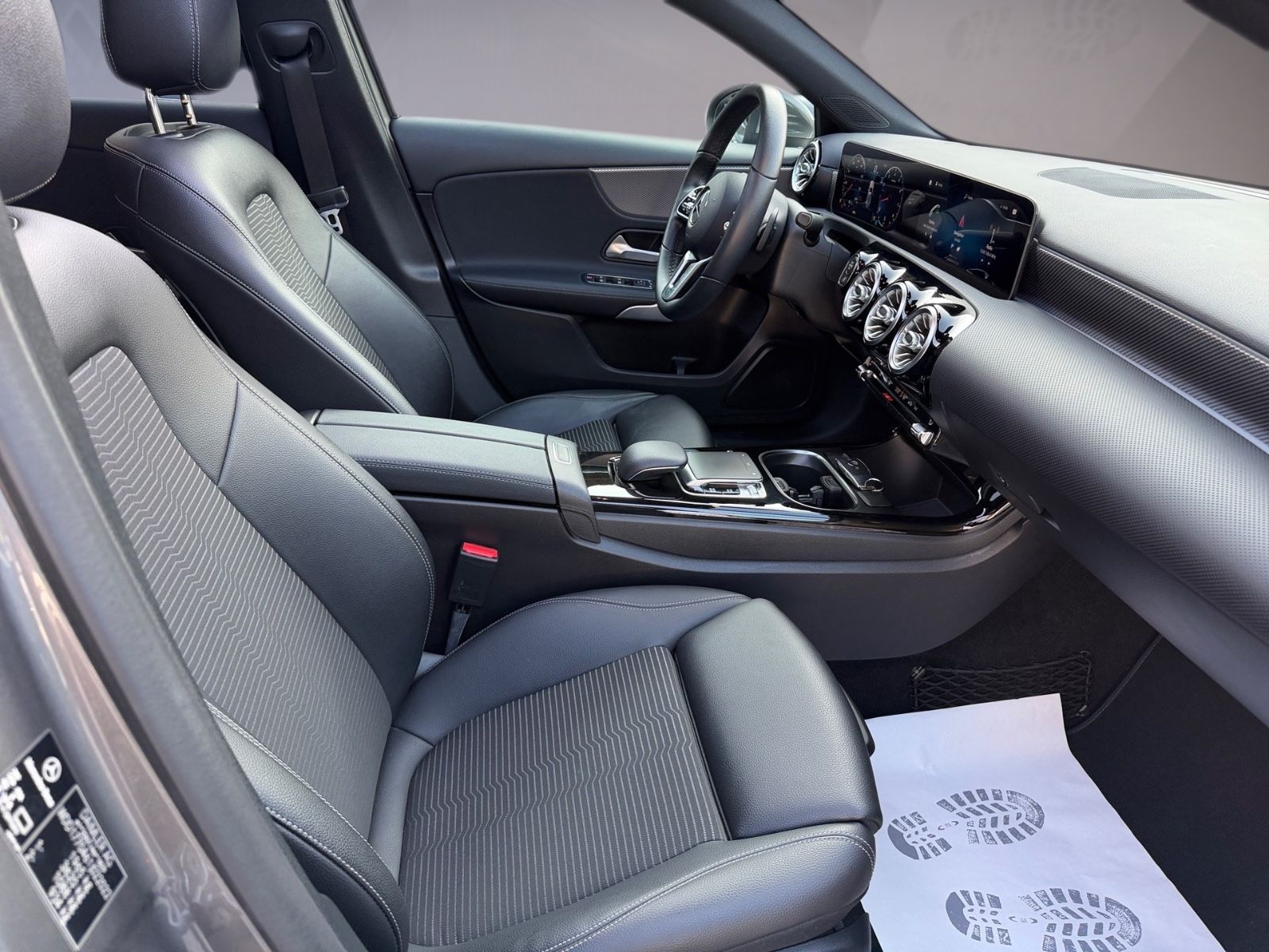 Mercedes-Benz A 250 Pano LED Aut. 8fach Keyless AMG-Line 18 foto 24