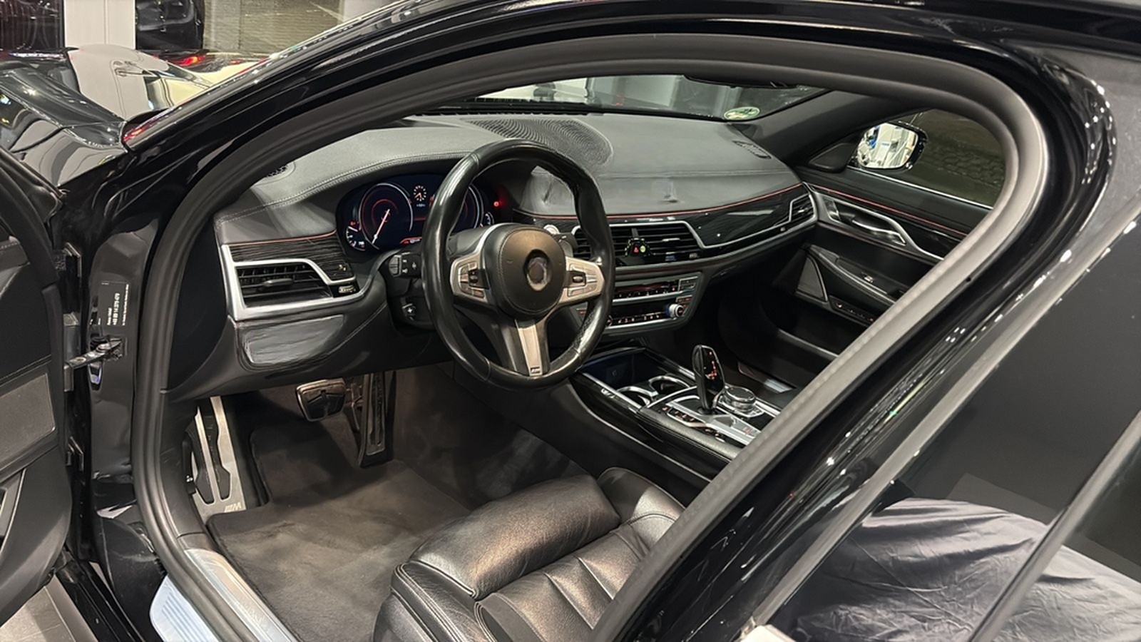 BMW 740i - M-Sport Garantie scheckheft unfallfrei foto 2