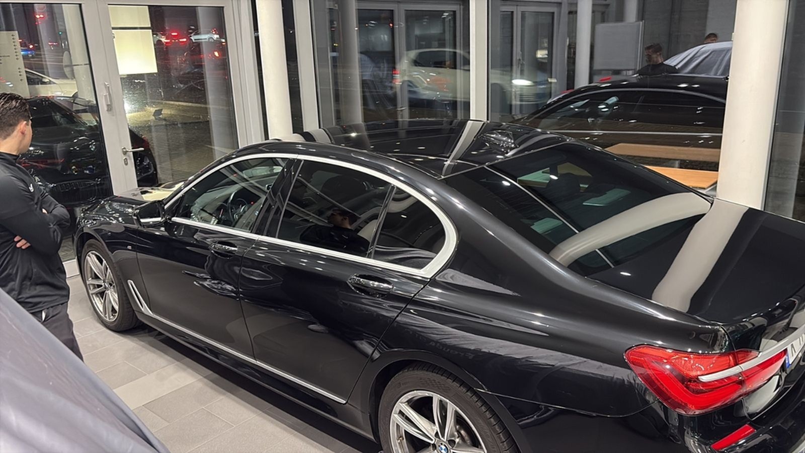 BMW 740i - M-Sport Garantie scheckheft unfallfrei foto 3