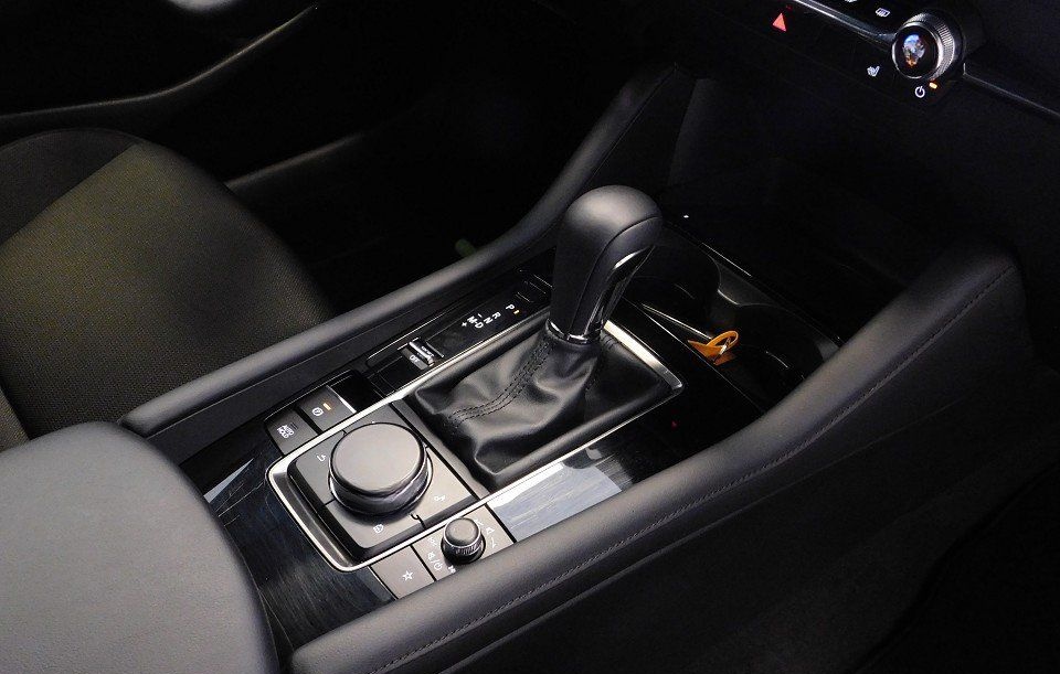 Mazda 3 2.5L e-SKY G 140ps 6AT Centre-line /Rot/SH/PDC foto 11