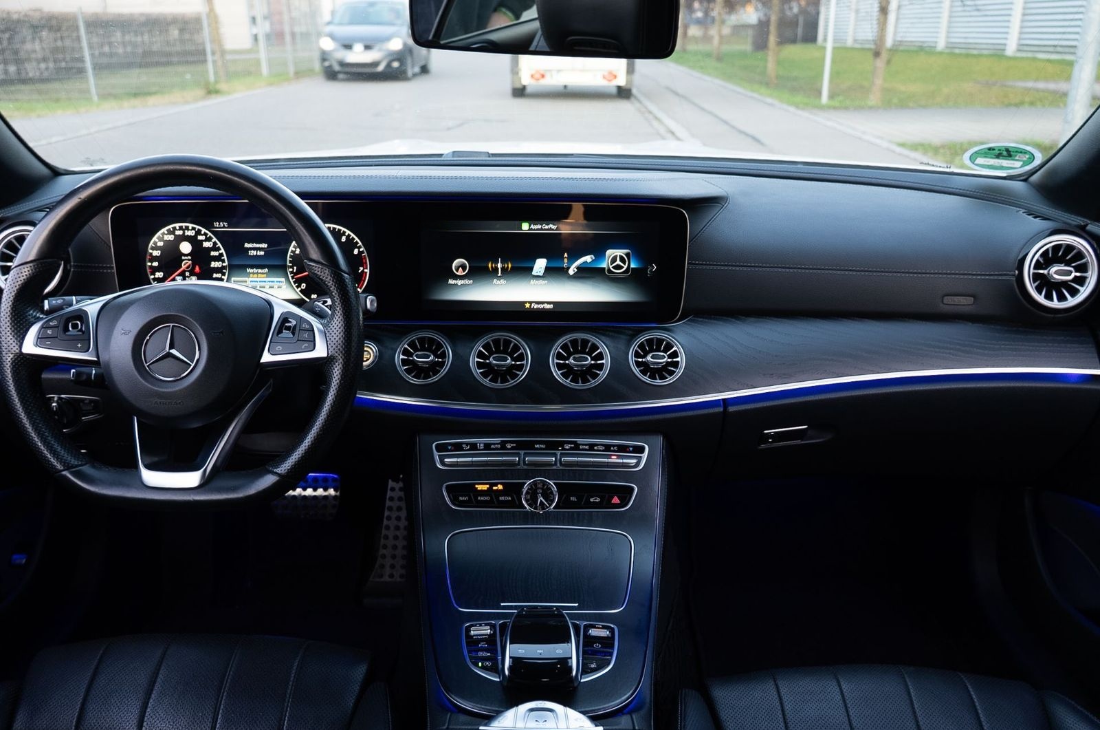 Mercedes-Benz E 400 AMG Line 4Matic *Garantie*Burmester*360*Me foto 9