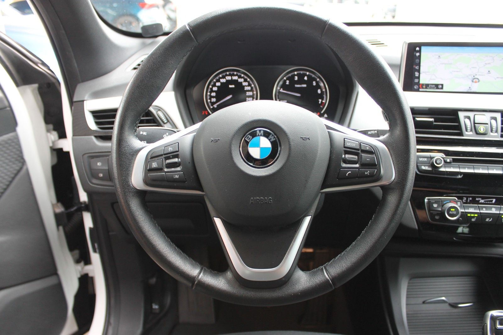 BMW X1 sDrive 18i Aut. NAVI, LED, PDC, DA, AHK, 18" foto 12