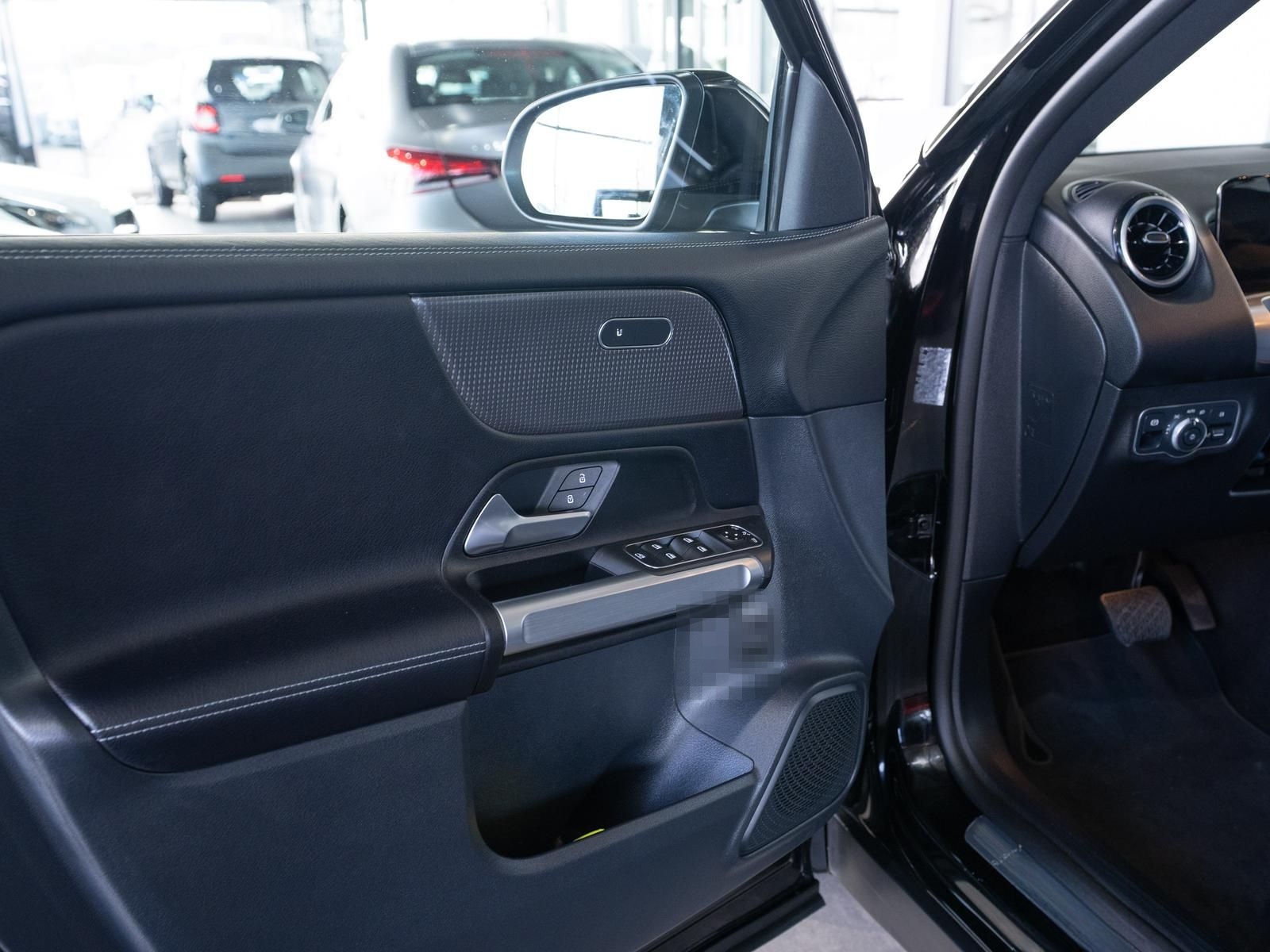 Mercedes-Benz GLB 200 d 4Matic 8G-DCT *DISTR.+*1.HD*PANO*RFK* foto 12