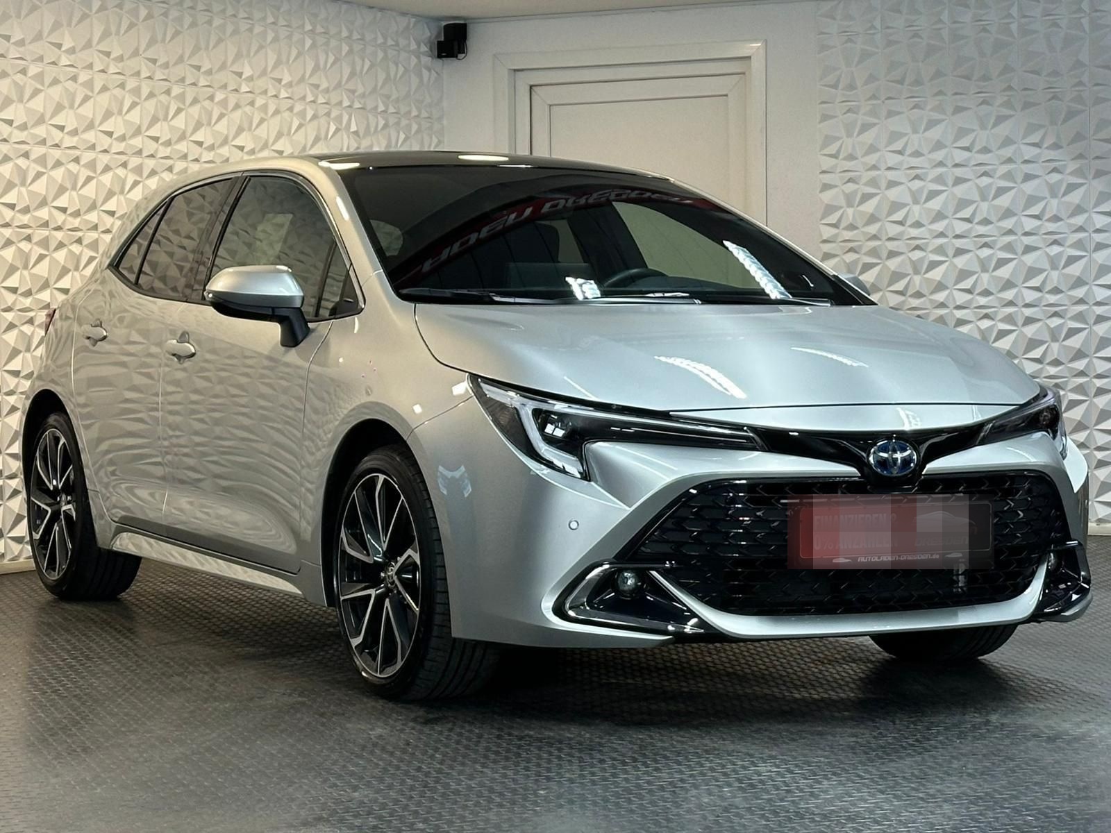 Toyota Corolla 2.0 HYBRID LOUNGE JBL#HUD#PANO##KEYLESS foto 2