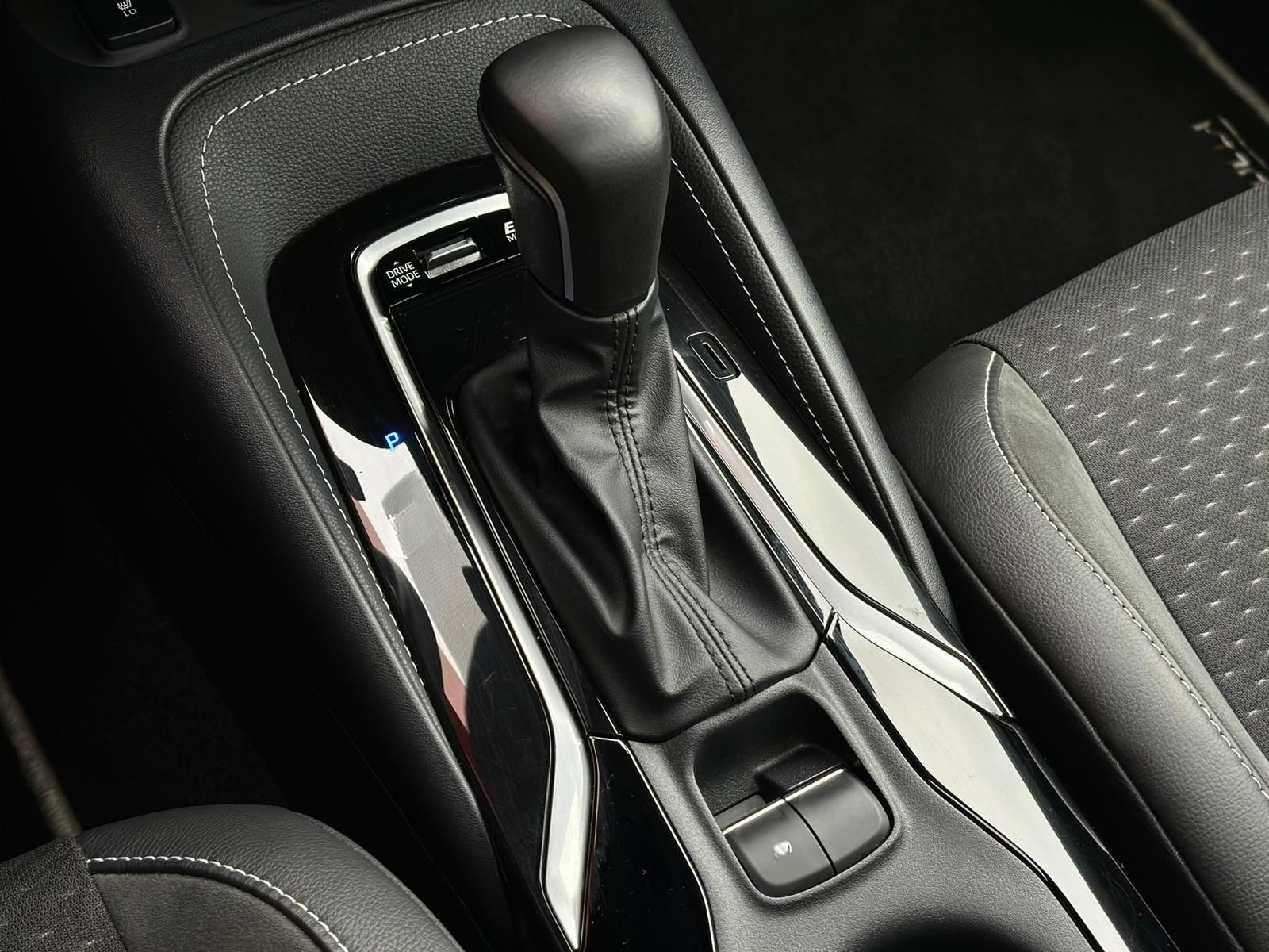 Toyota Corolla 2.0 HYBRID LOUNGE JBL#HUD#PANO##KEYLESS foto 16