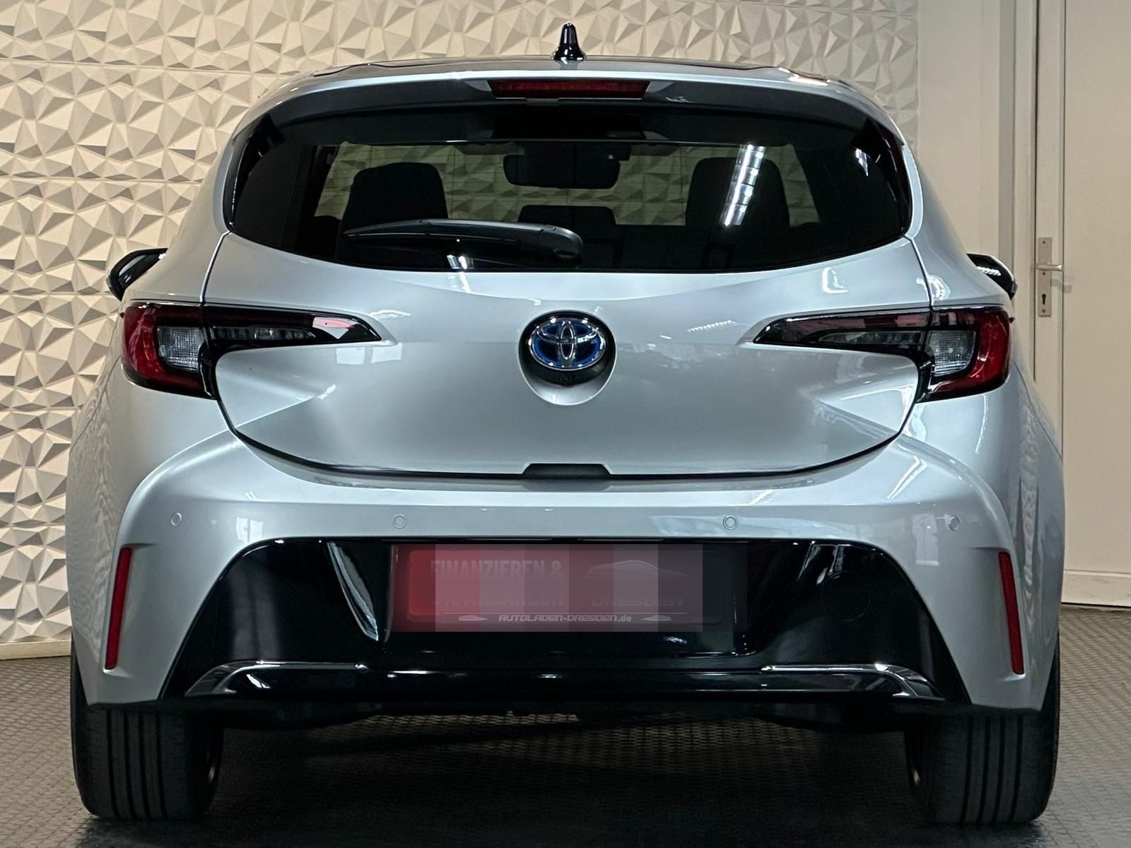 Toyota Corolla 2.0 HYBRID LOUNGE JBL#HUD#PANO##KEYLESS foto 6