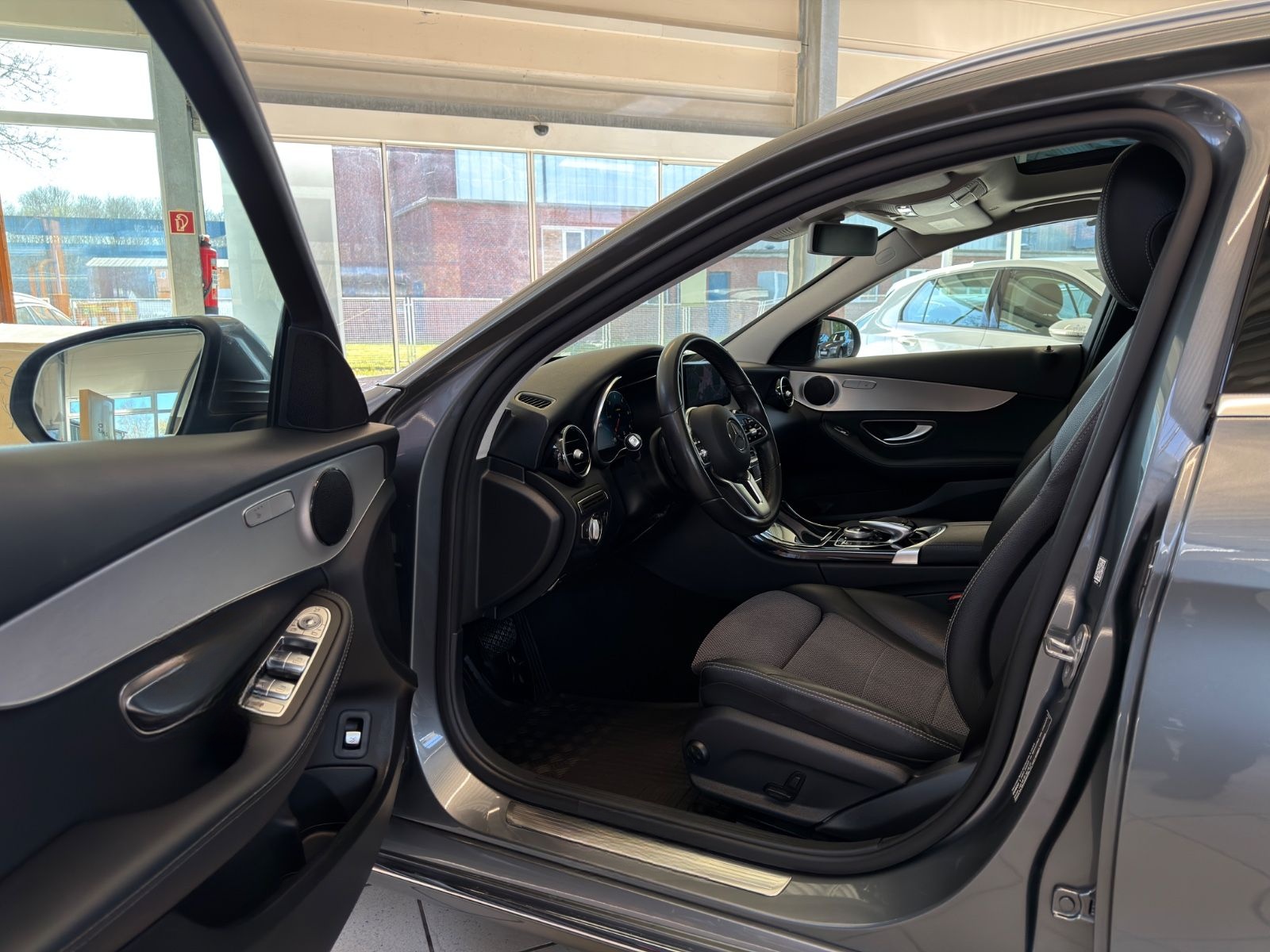 Mercedes-Benz C 200 T d Avantgarde /Pano/R-Cam/Widescreen foto 13