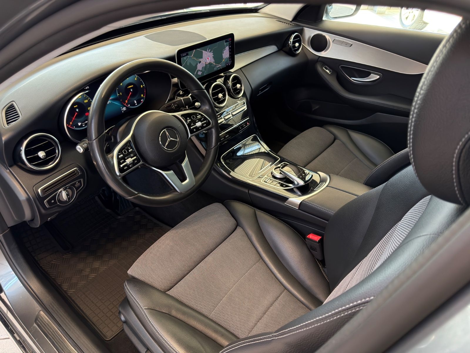 Mercedes-Benz C 200 T d Avantgarde /Pano/R-Cam/Widescreen foto 14