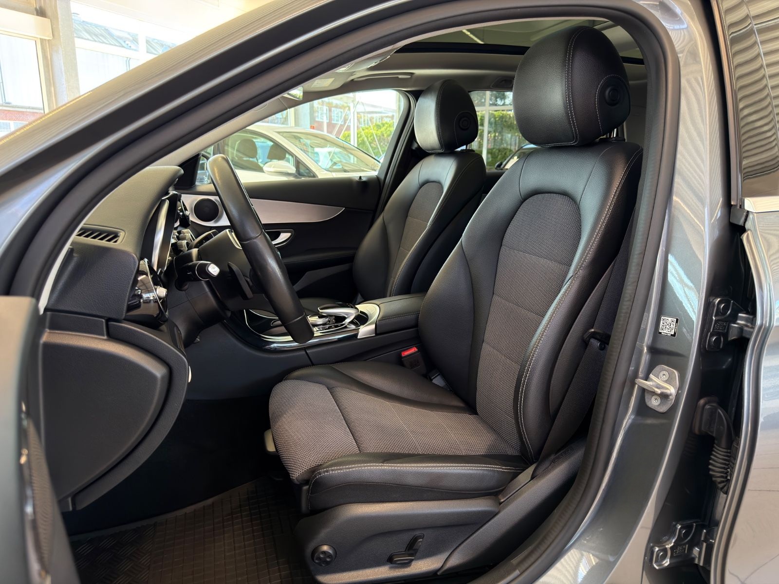 Mercedes-Benz C 200 T d Avantgarde /Pano/R-Cam/Widescreen foto 19