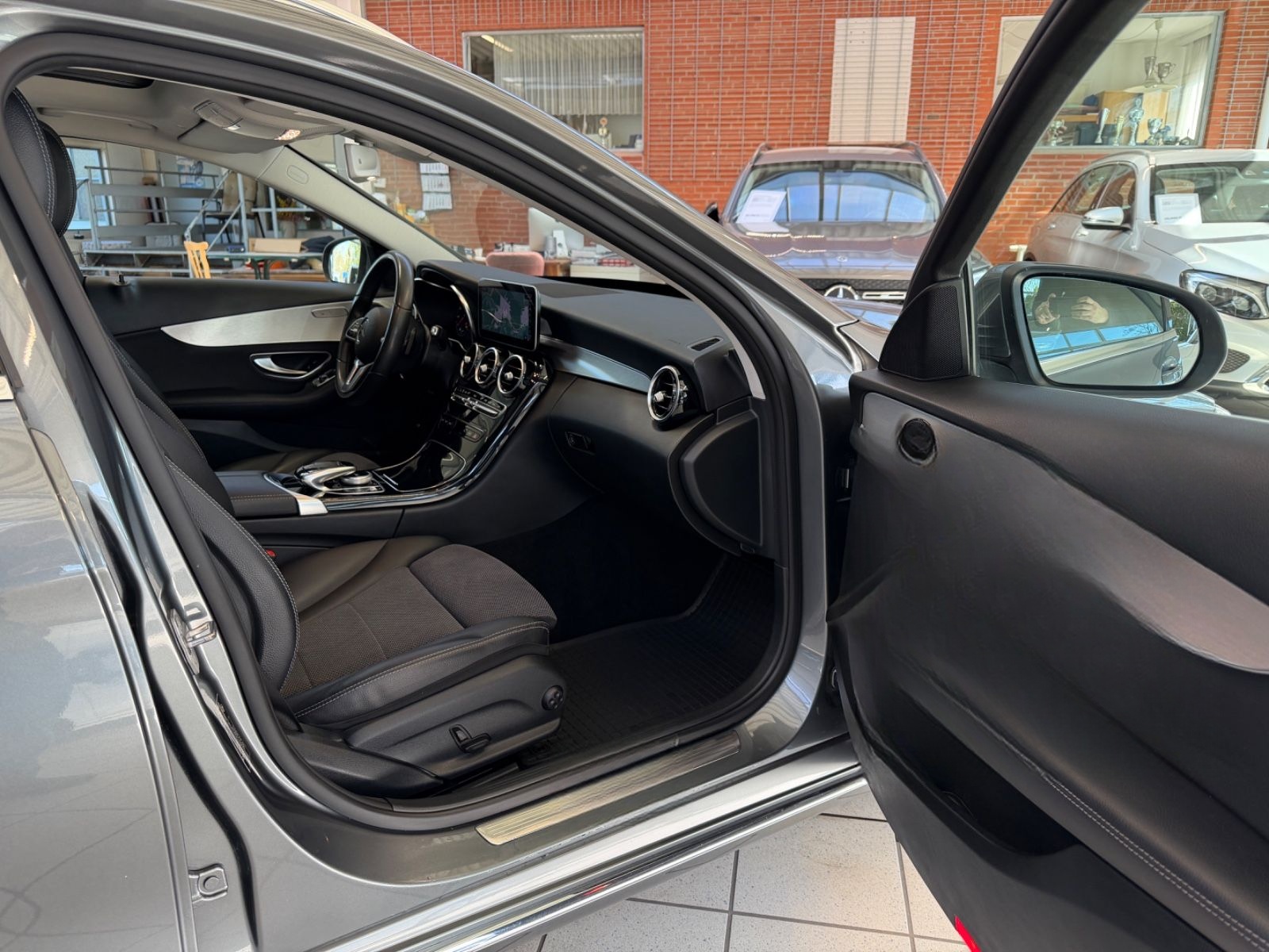 Mercedes-Benz C 200 T d Avantgarde /Pano/R-Cam/Widescreen foto 23