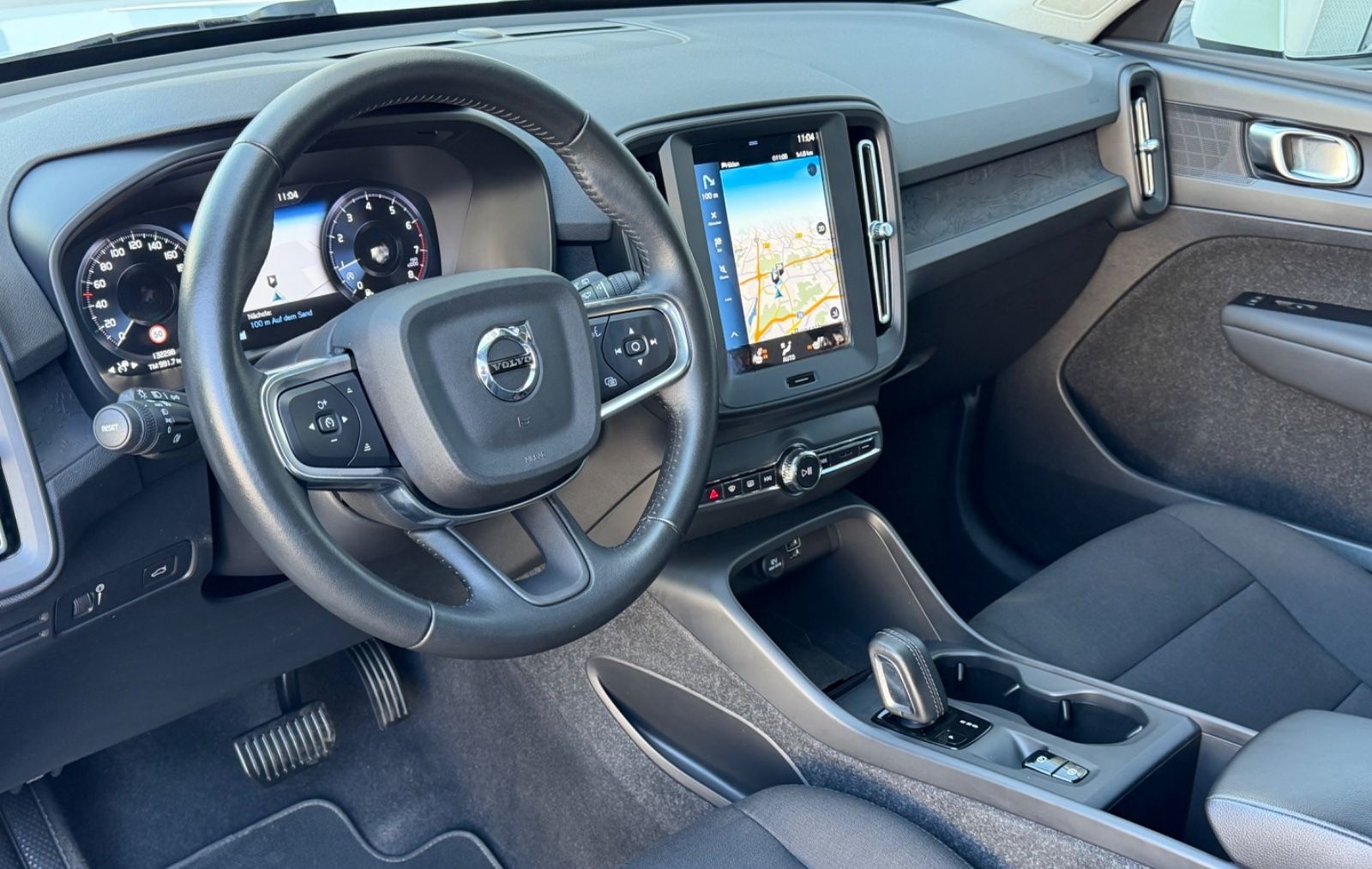 Volvo XC40 T3 1.5 MOMENTUM CORE*ACC*KAMERA*WEBASTO*KEY foto 11