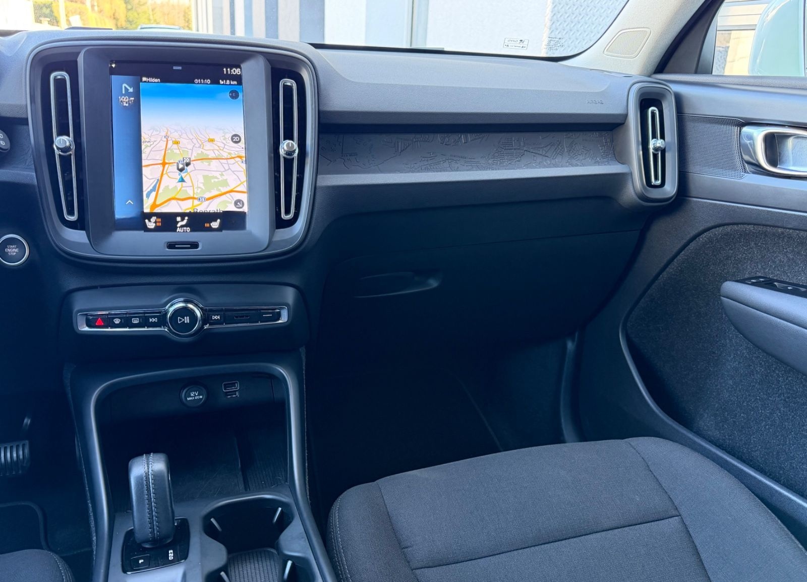 Volvo XC40 T3 1.5 MOMENTUM CORE*ACC*KAMERA*WEBASTO*KEY foto 19