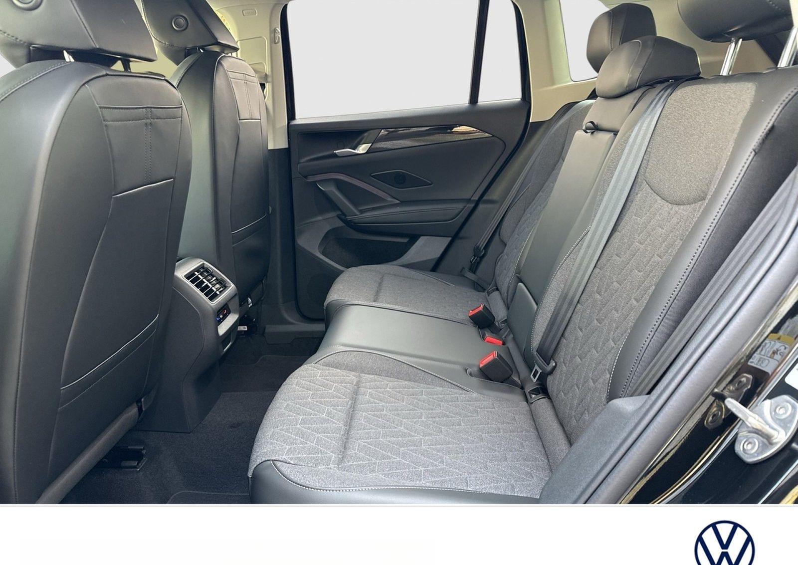 Volkswagen Tiguan 1.5 HYBRID LIFE AHK CAM LM18 CARPLAY foto 6