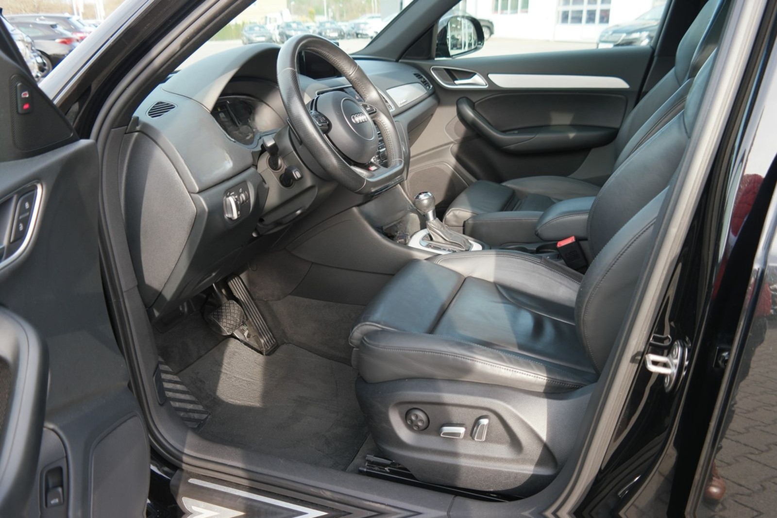 Audi Q3 2.0 TFSI quattro S-Line LED AHK Panorama DAB foto 11