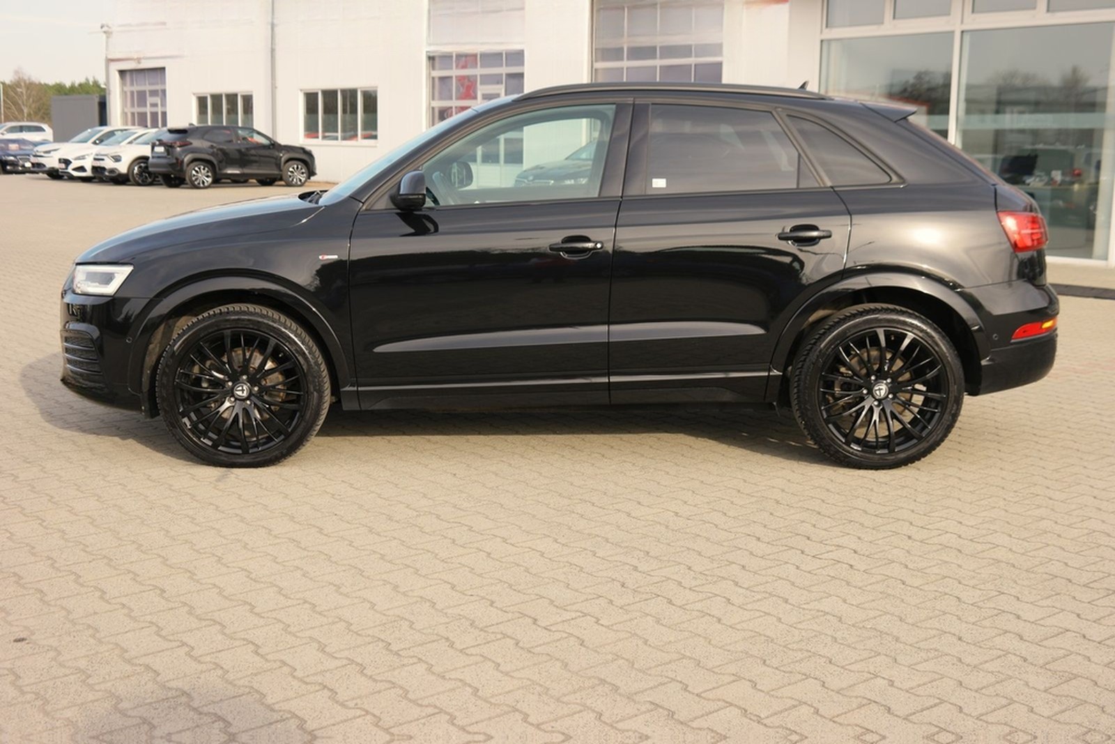 Audi Q3 2.0 TFSI quattro S-Line LED AHK Panorama DAB foto 3