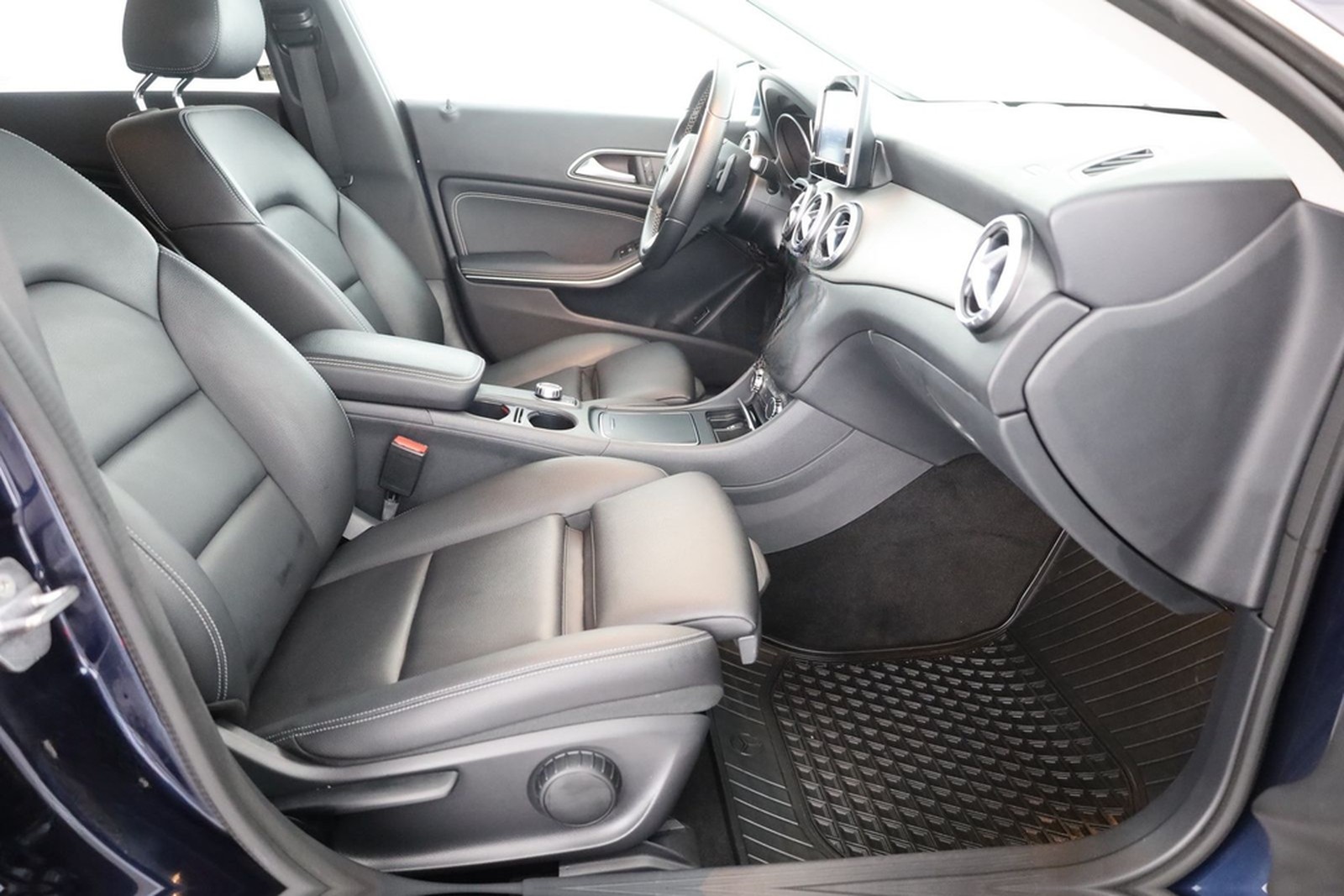 Mercedes-Benz CLA 250 SB 4Matic LED Kamera Navi Tempomat Leder foto 24