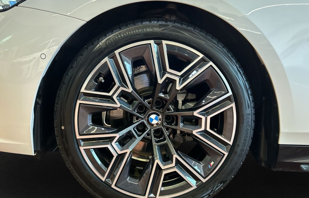 BMW 520d xDrive Aut. M-Paket LED Harman Kardon Stdhz foto 8