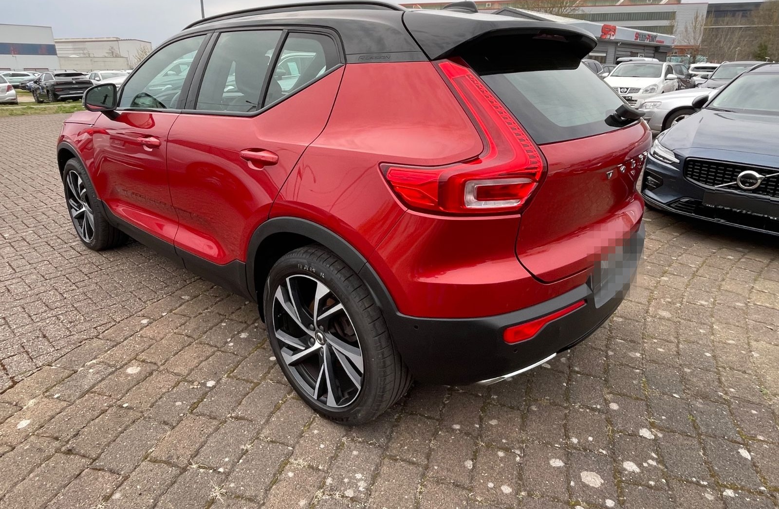Volvo XC40 D4 AWD RDesign Aut. Pano FahrerAss 360Cam foto 2