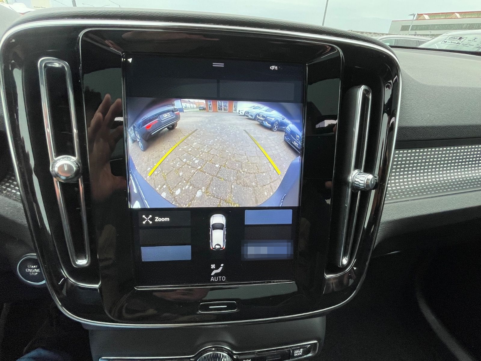 Volvo XC40 D4 AWD RDesign Aut. Pano FahrerAss 360Cam foto 16