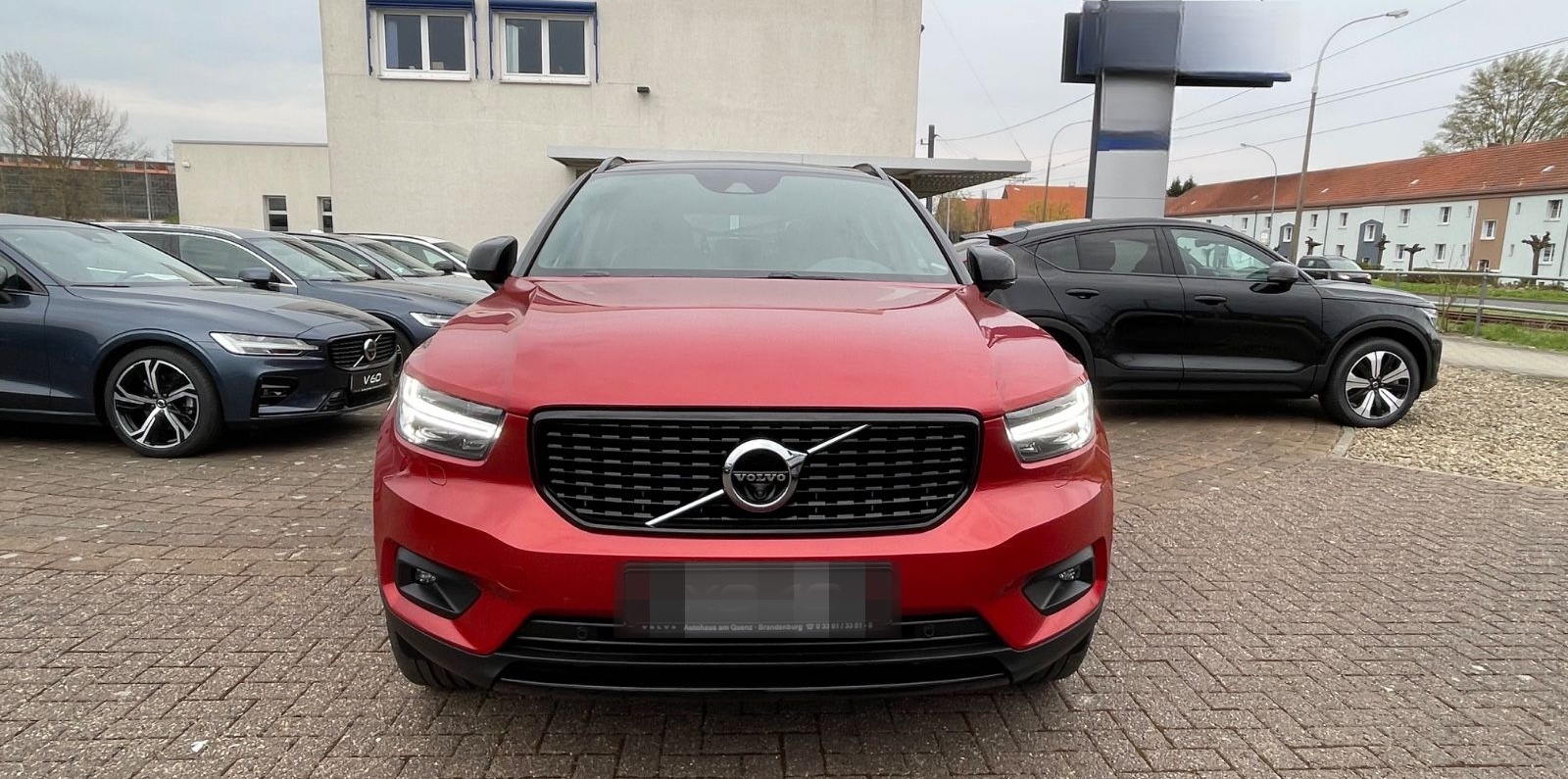 Volvo XC40 D4 AWD RDesign Aut. Pano FahrerAss 360Cam foto 3