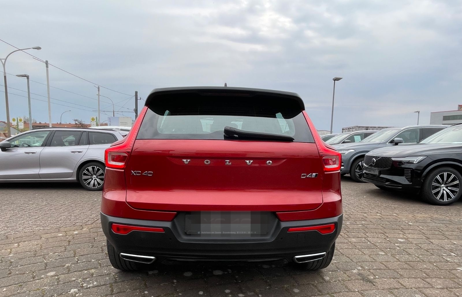 Volvo XC40 D4 AWD RDesign Aut. Pano FahrerAss 360Cam foto 4